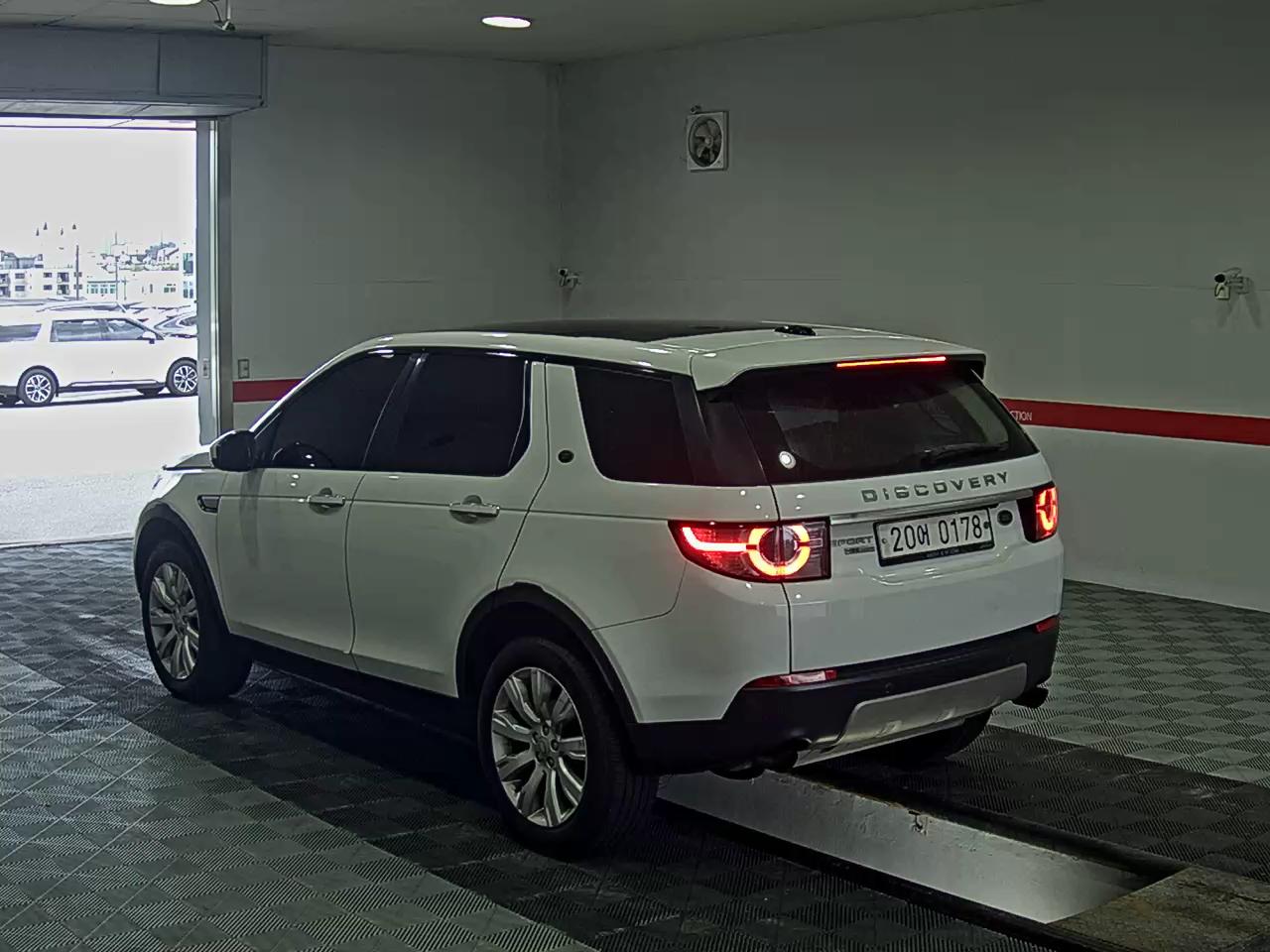 2016 - land rover discovery