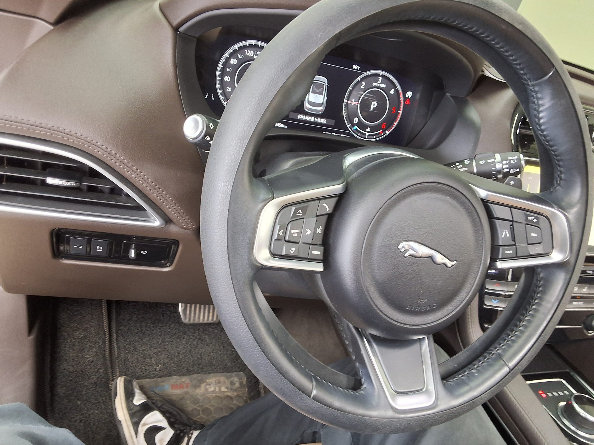 2019 - jaguar f-pace