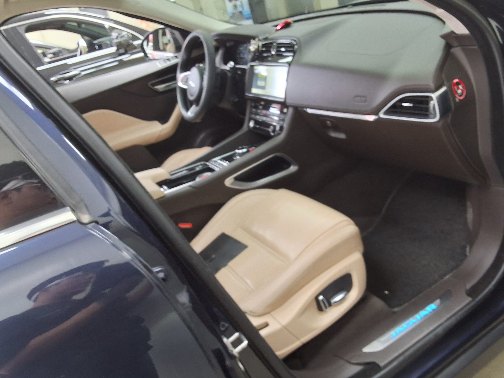 2019 - jaguar f-pace