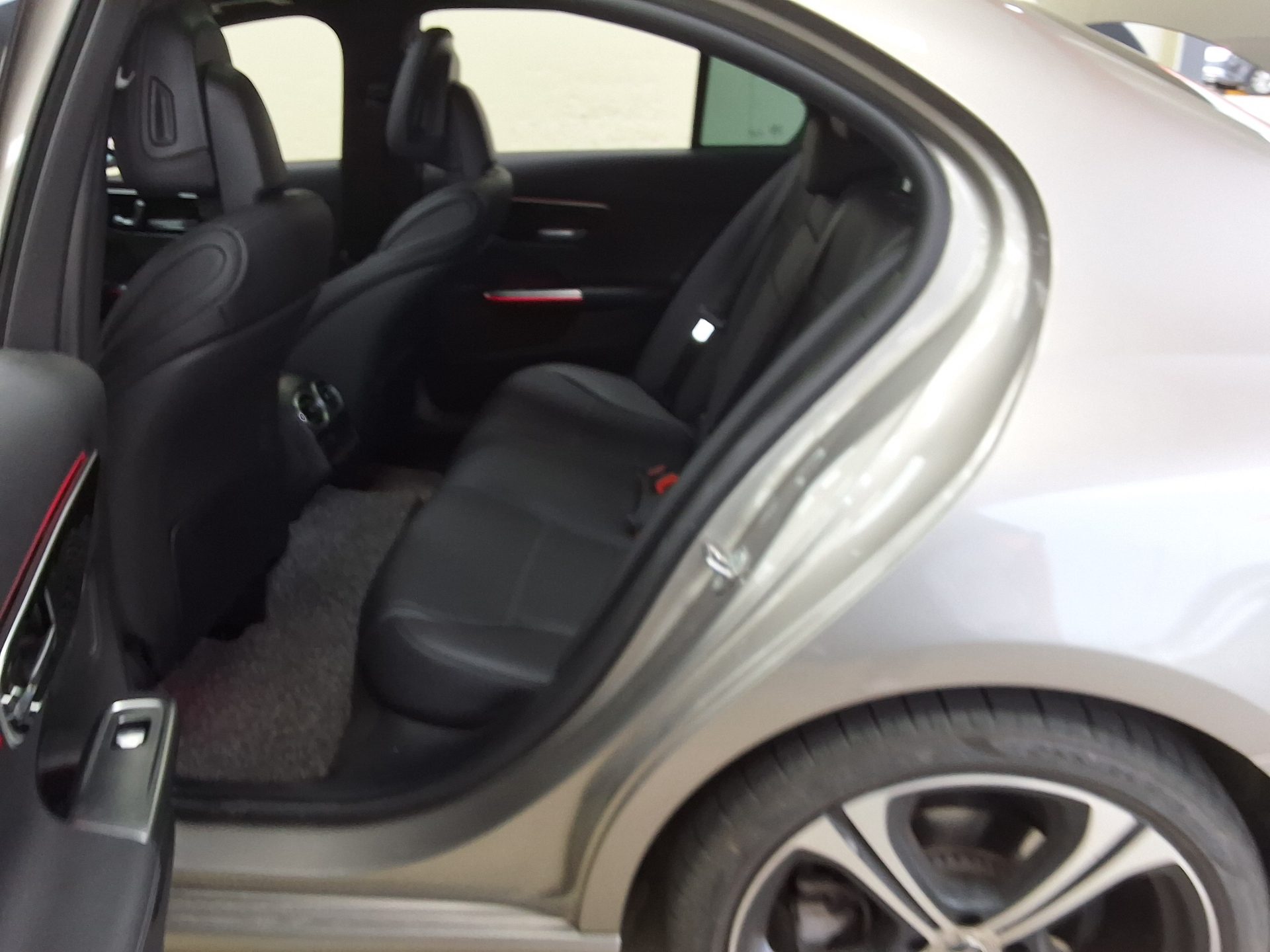 2023 - mercedes-benz c300