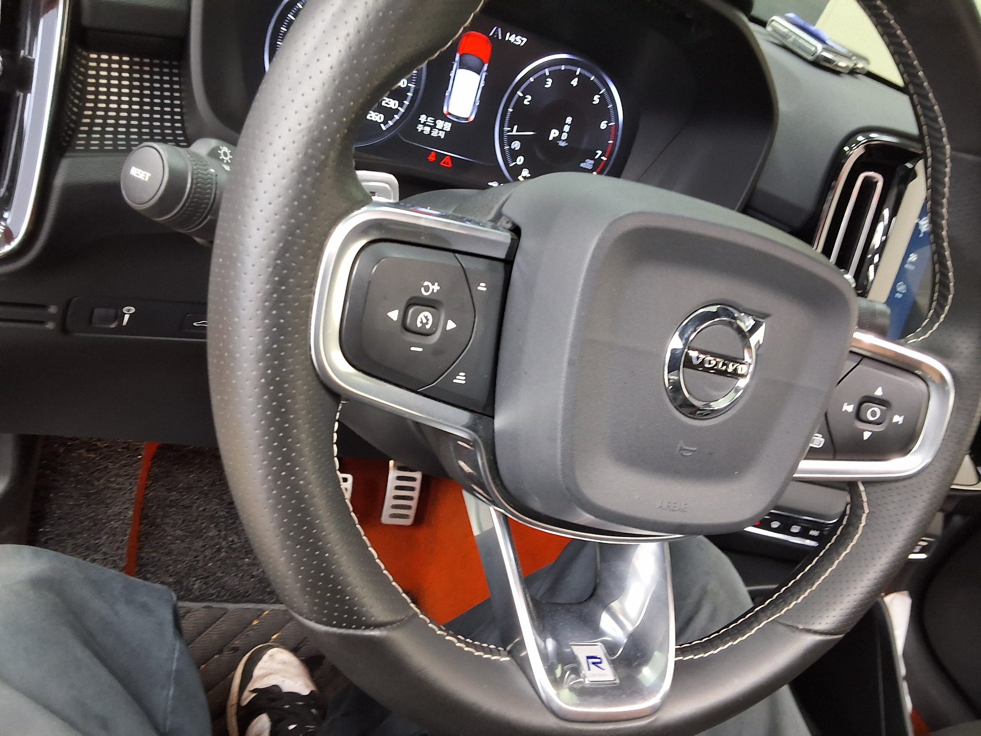 2019 - volvo xc40