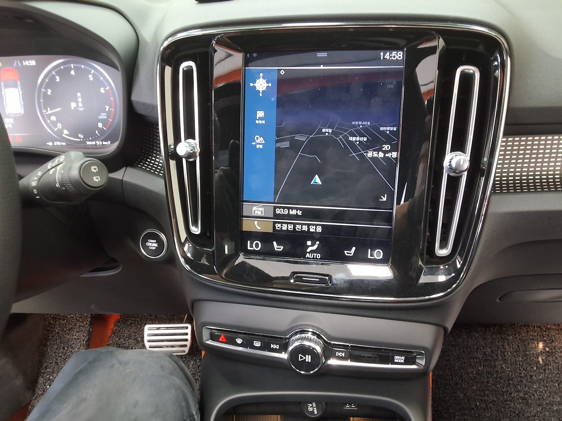 2019 - volvo xc40