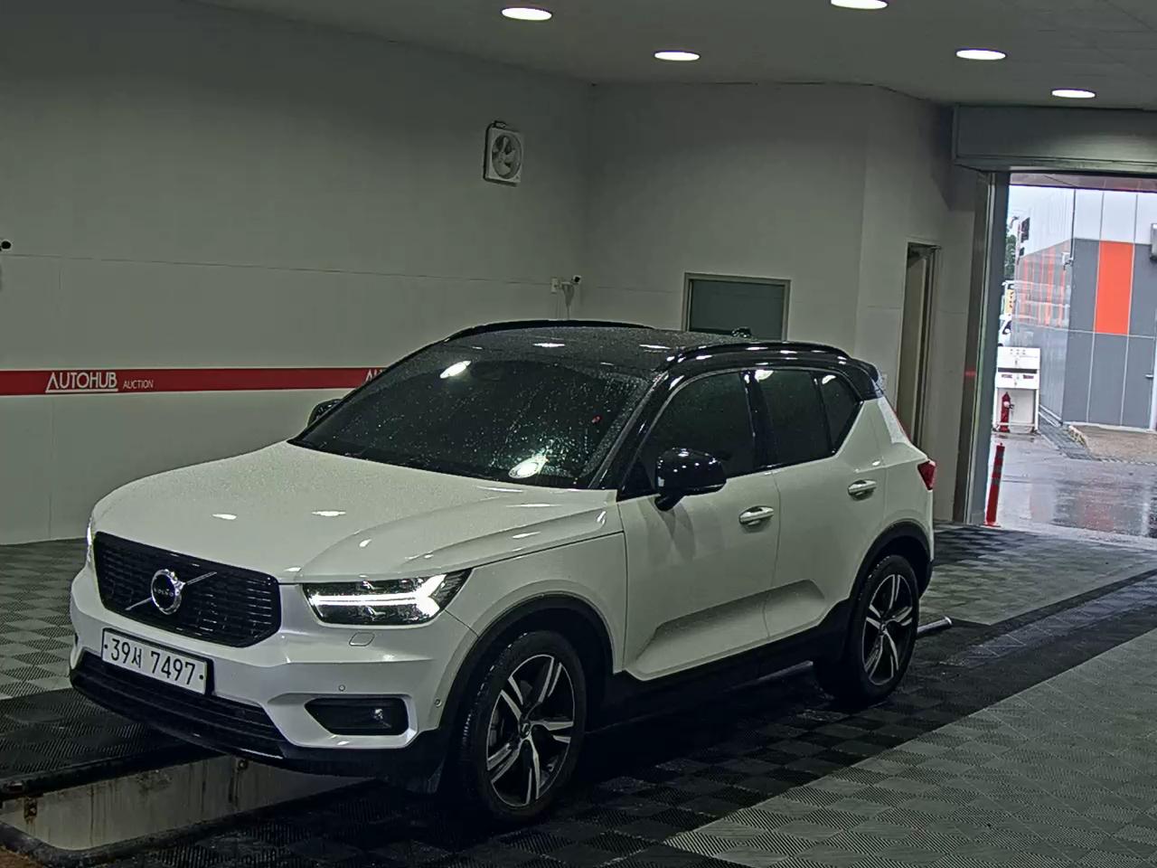 2019 - volvo xc40