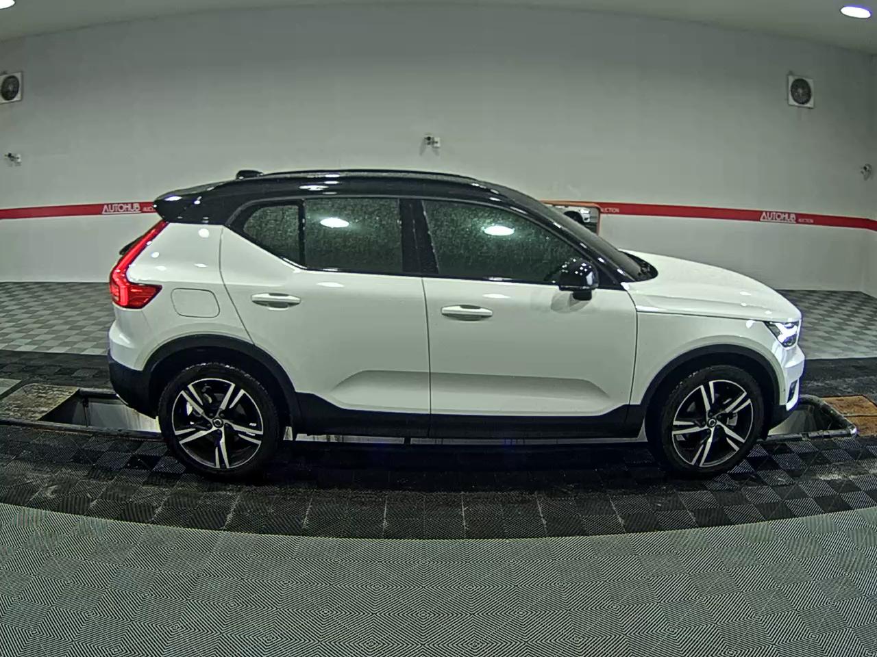 2019 - volvo xc40