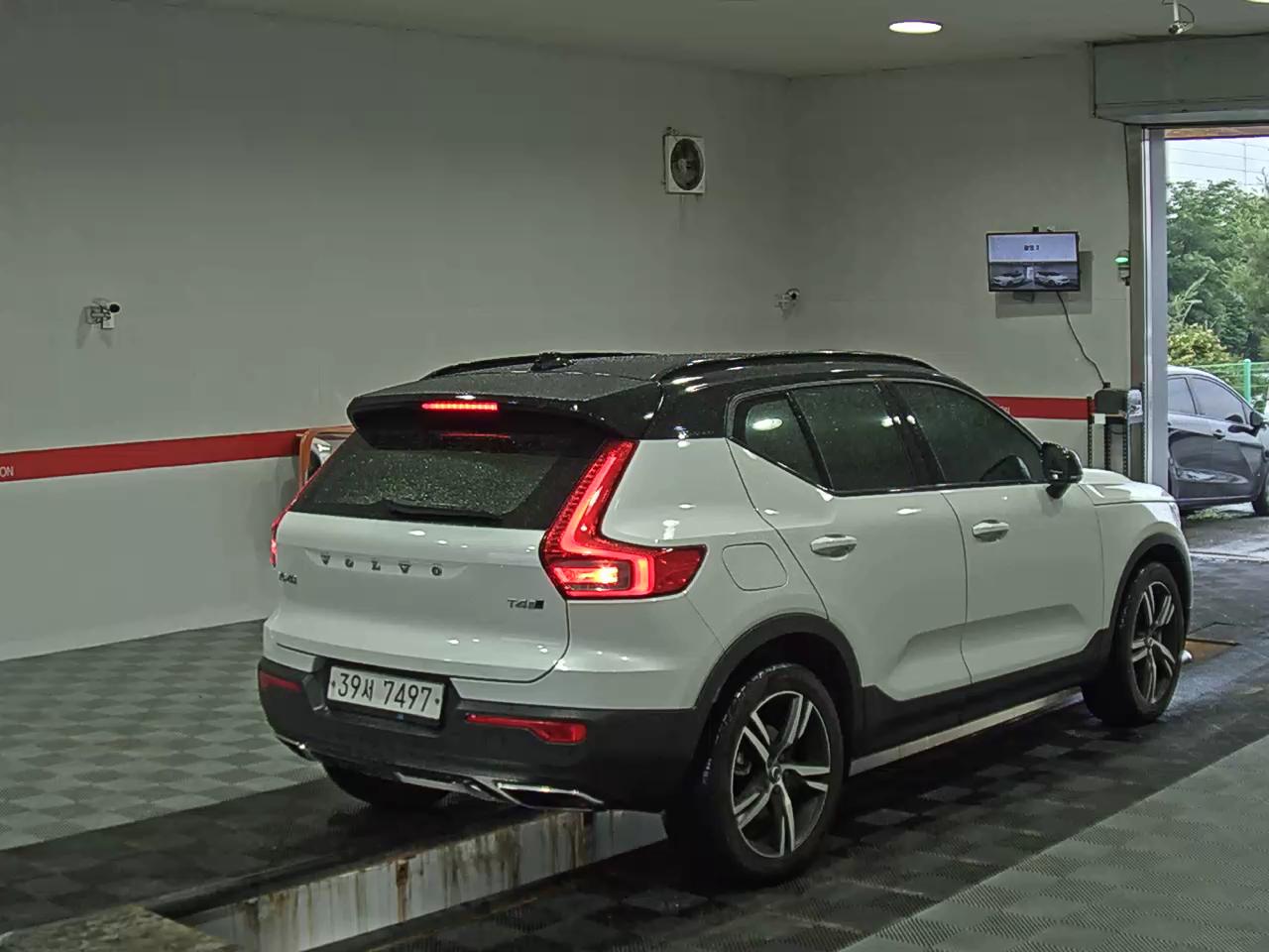 2019 - volvo xc40