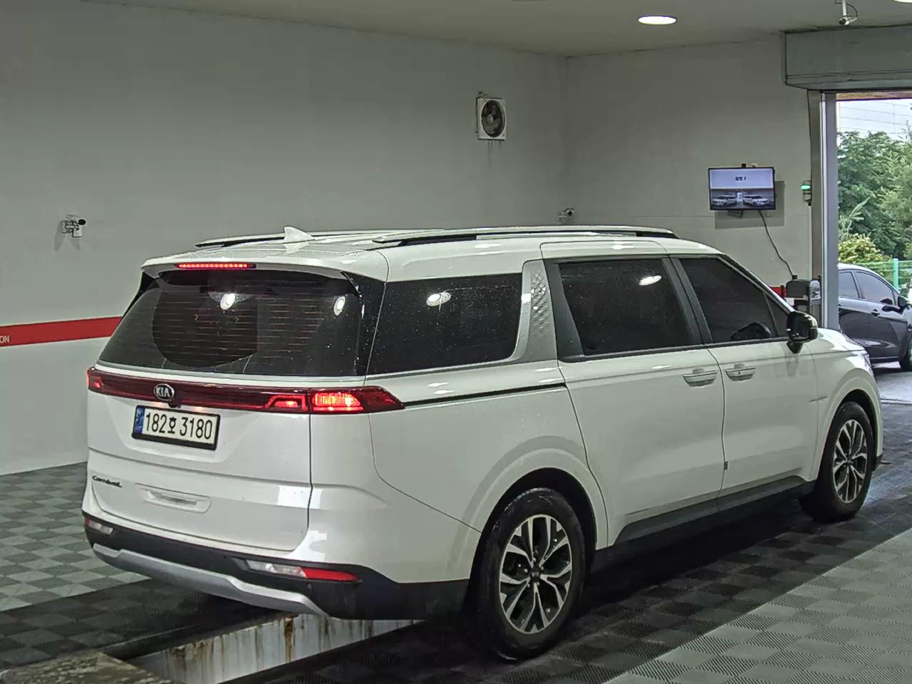 2021 - kia carnival