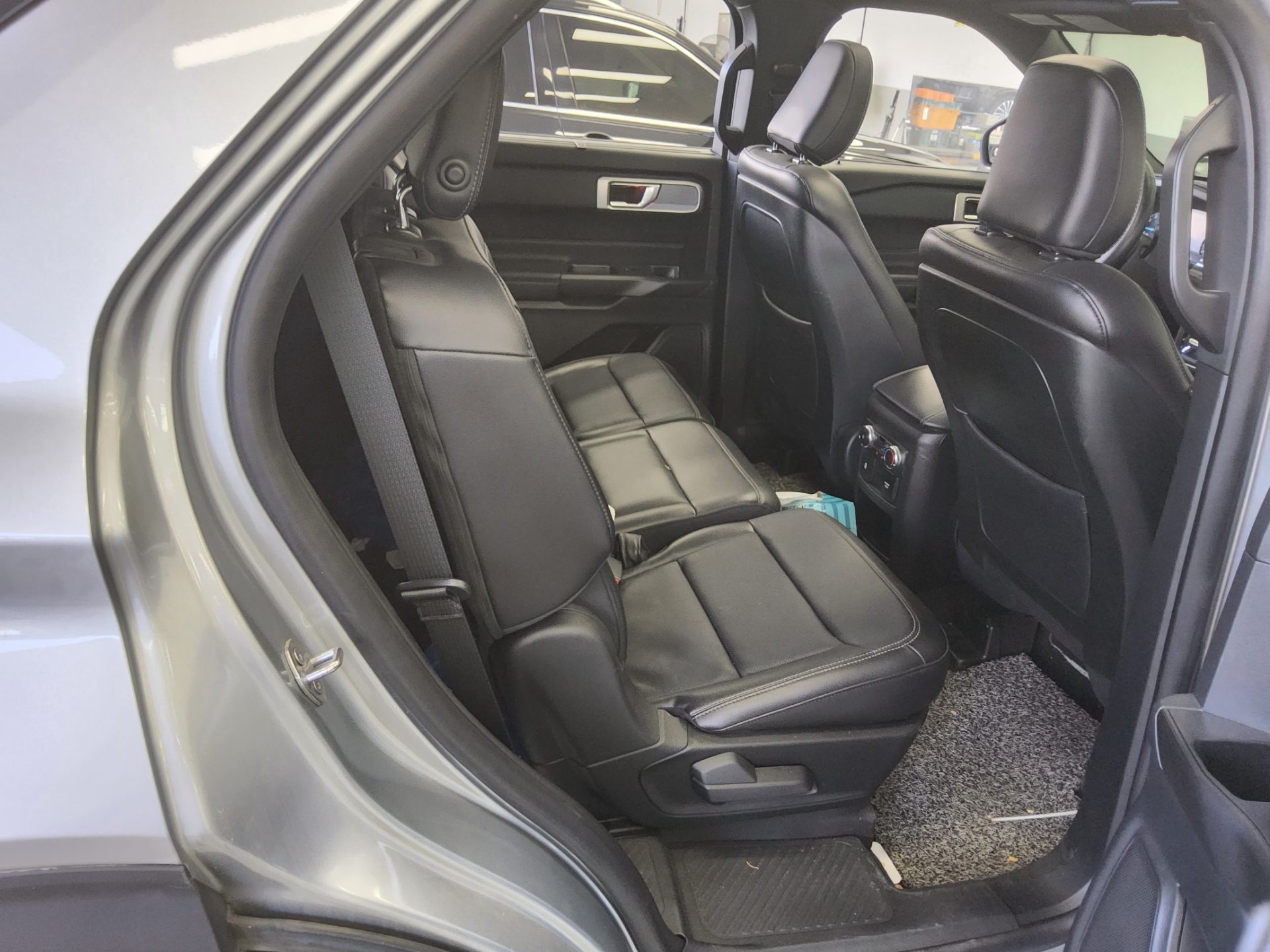 2020 - ford explorer