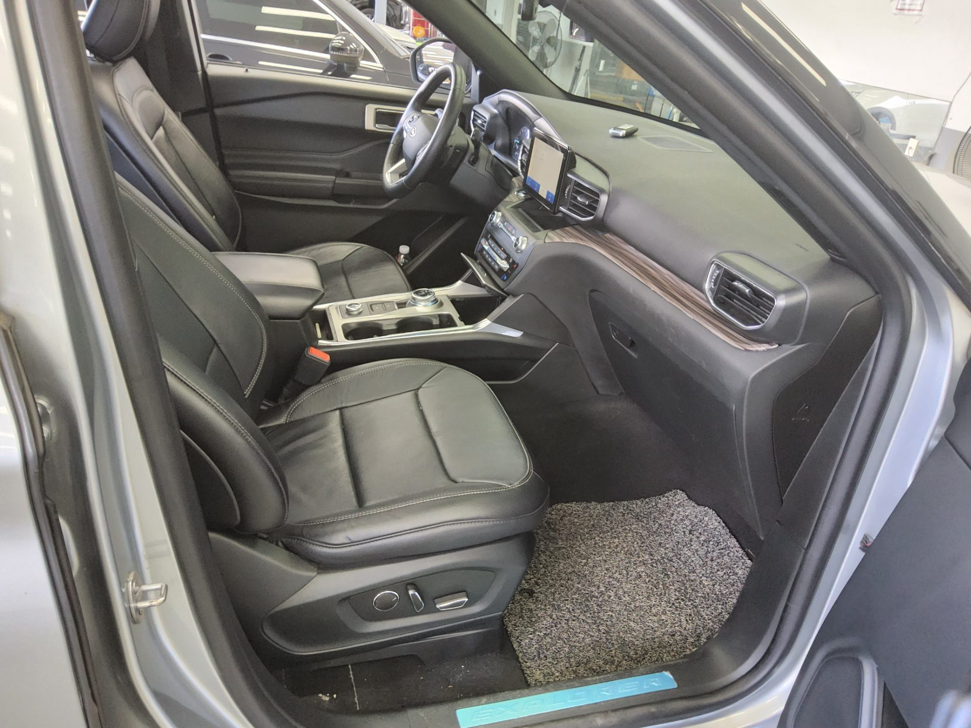 2020 - ford explorer