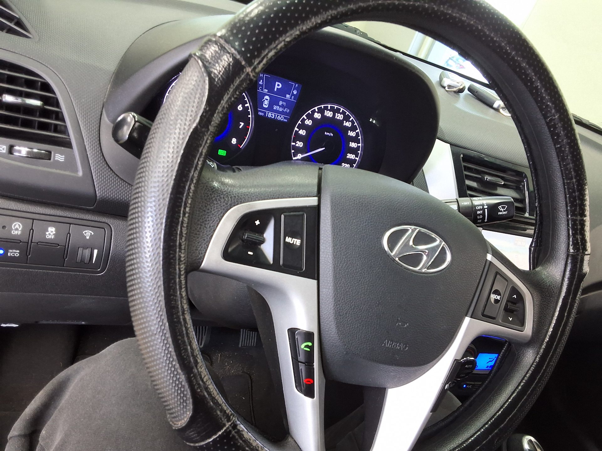 2012 - hyundai accent