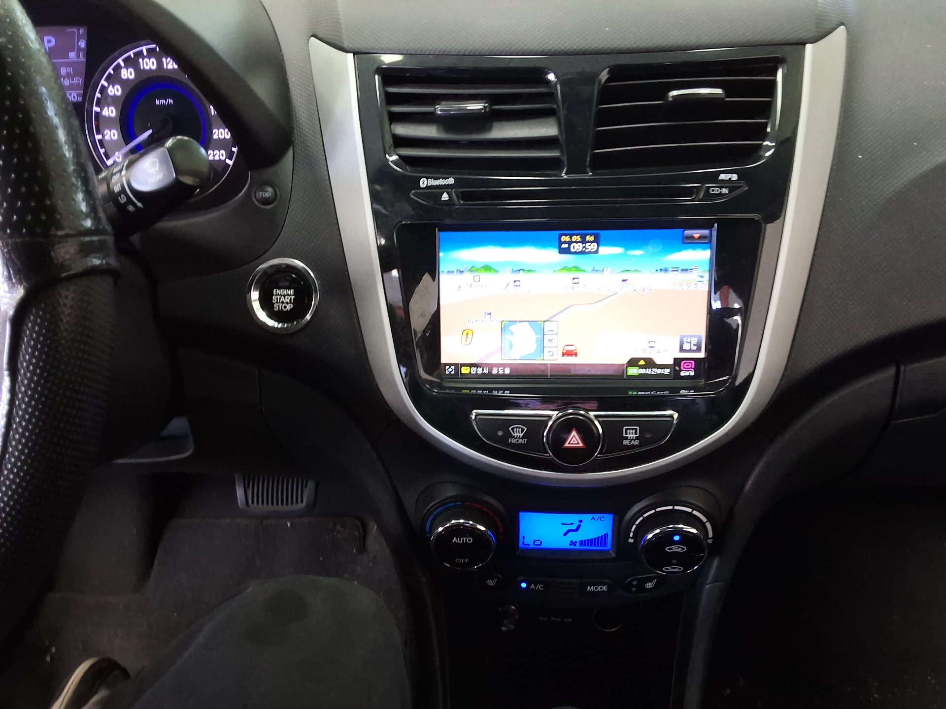 2012 - hyundai accent
