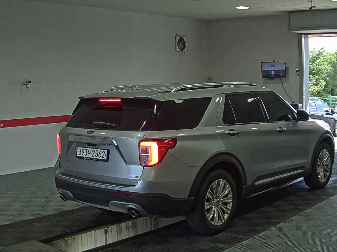 2020 - ford explorer