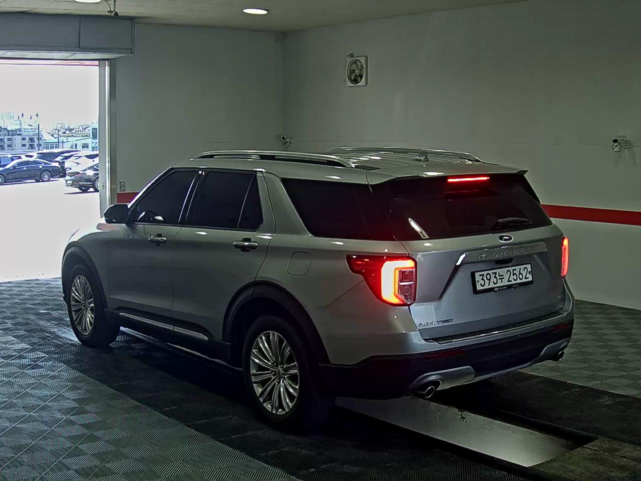 2020 - ford explorer