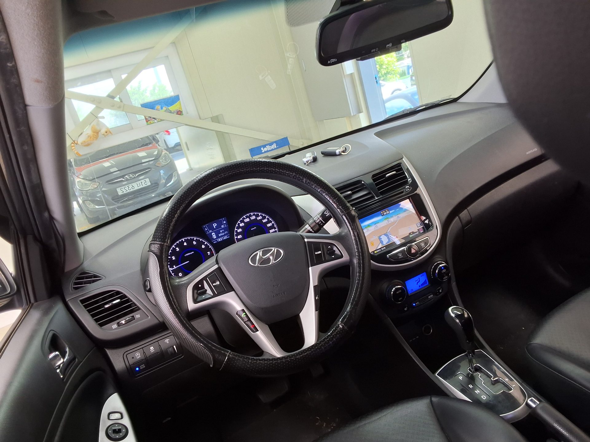 2012 - hyundai accent