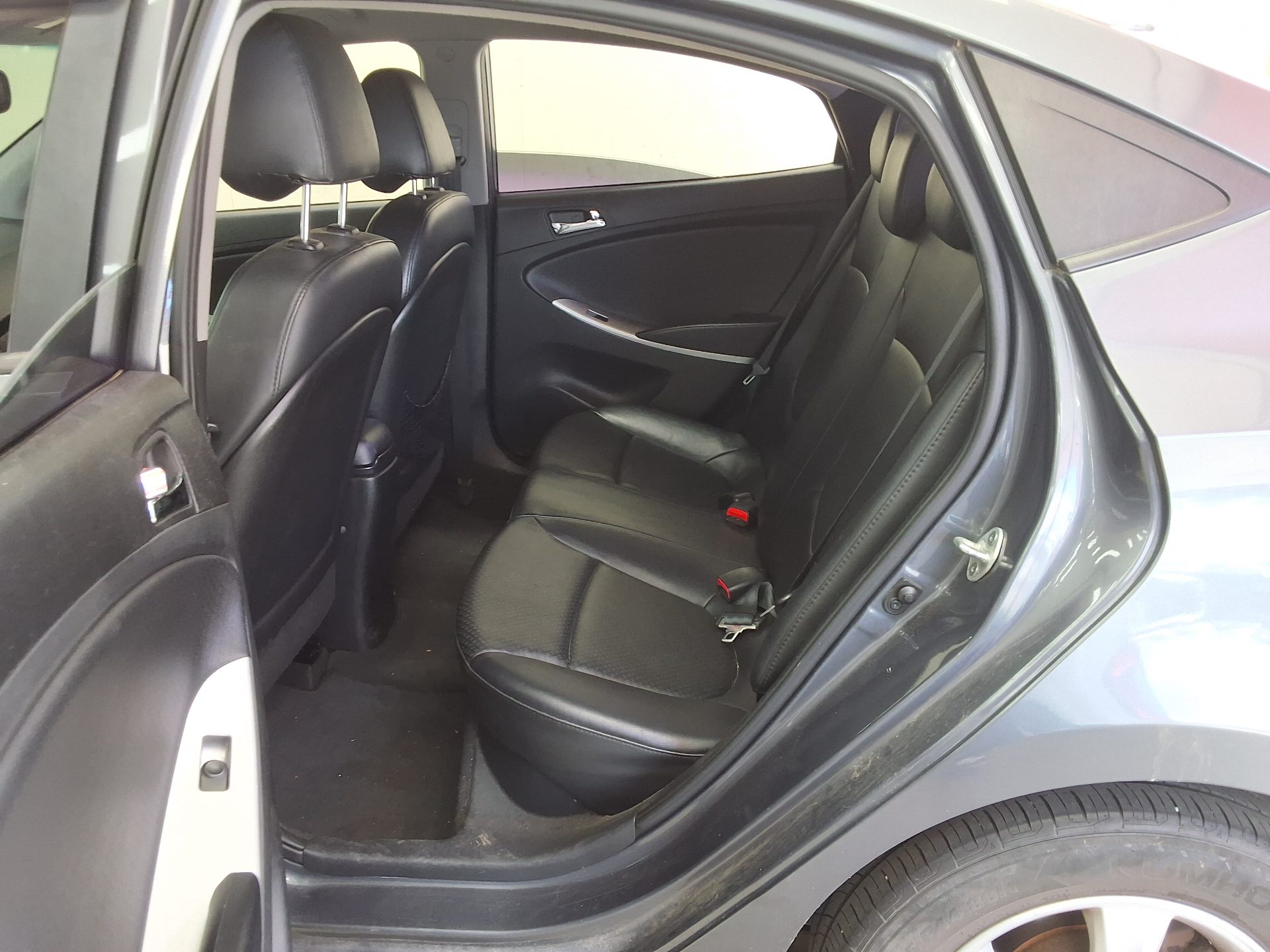 2012 - hyundai accent