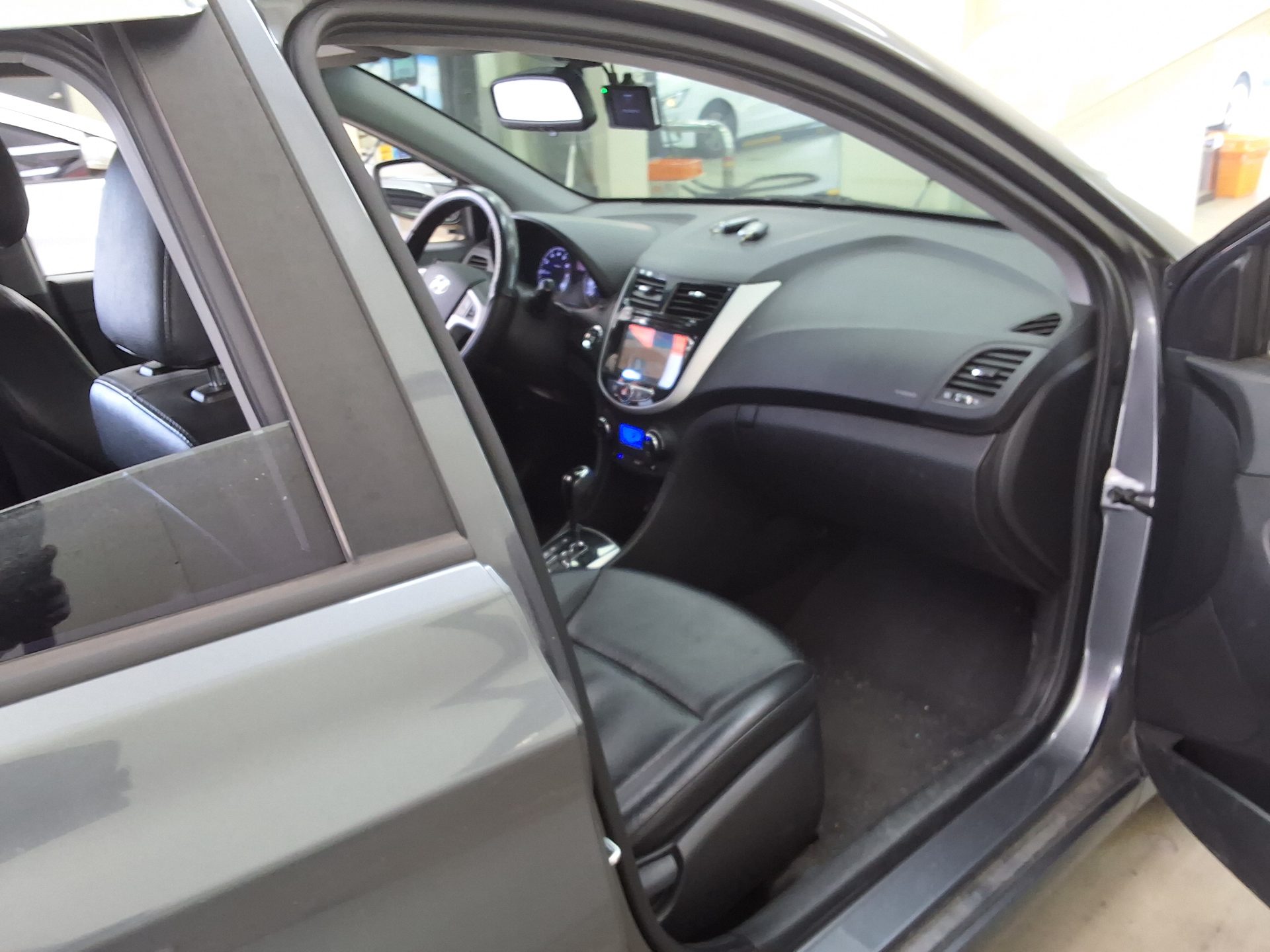 2012 - hyundai accent