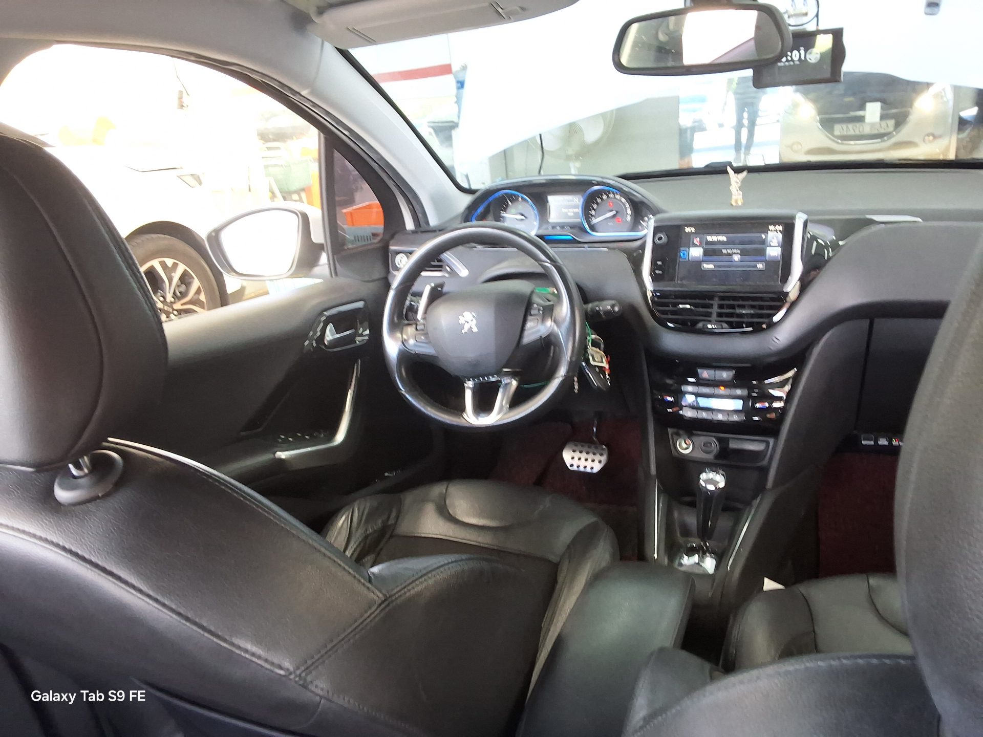 2016 - peugeot 208