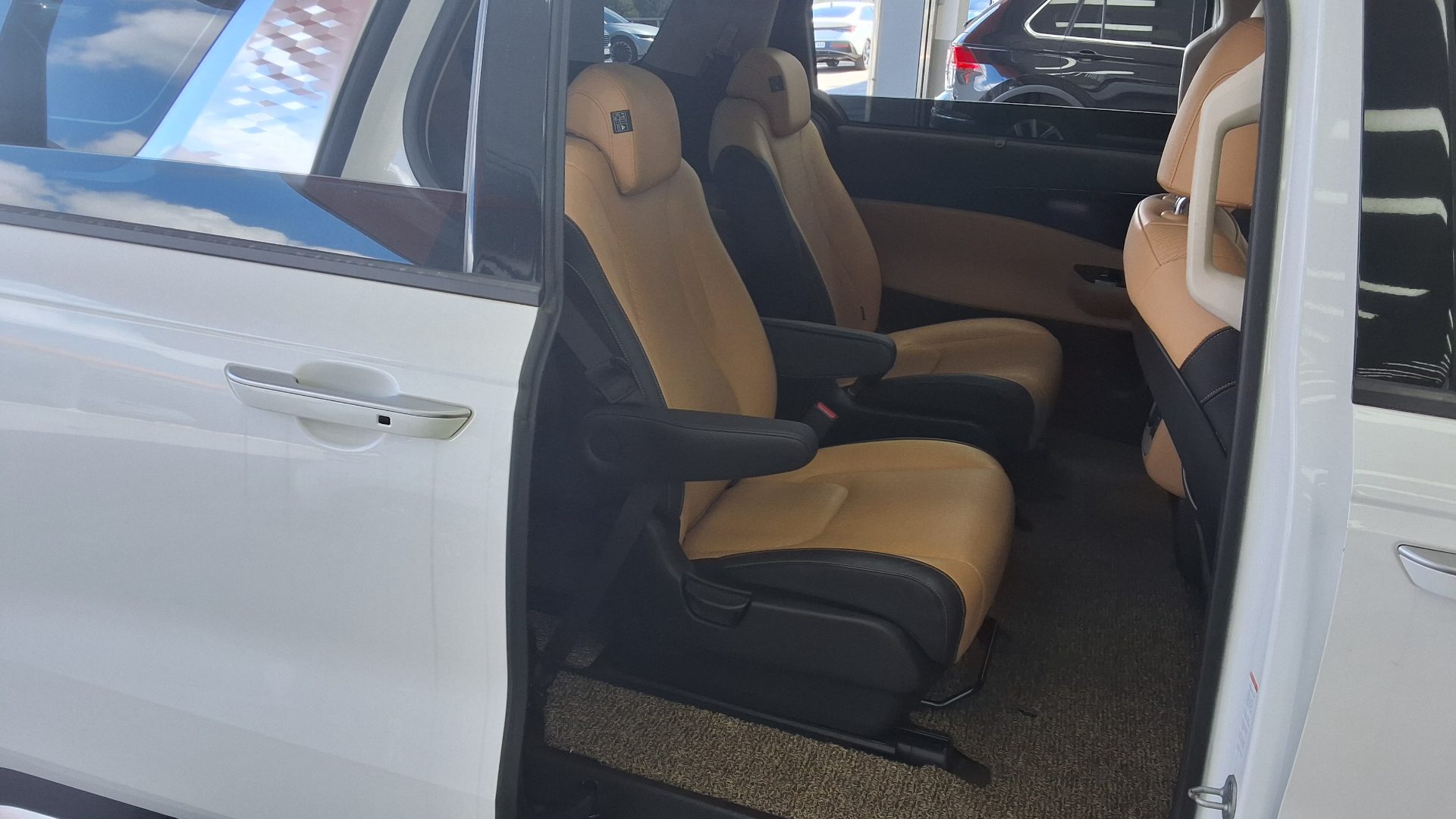 2021 - kia carnival