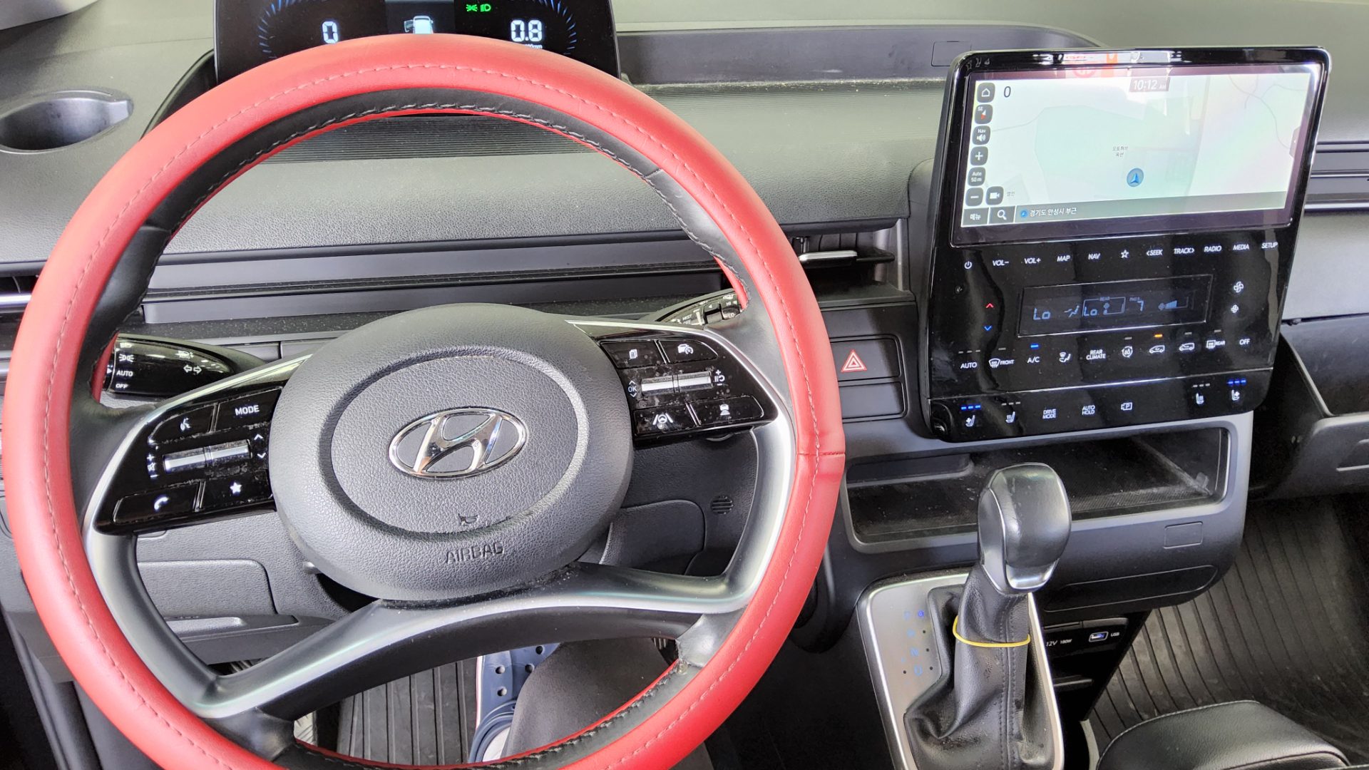 2022 - hyundai staria