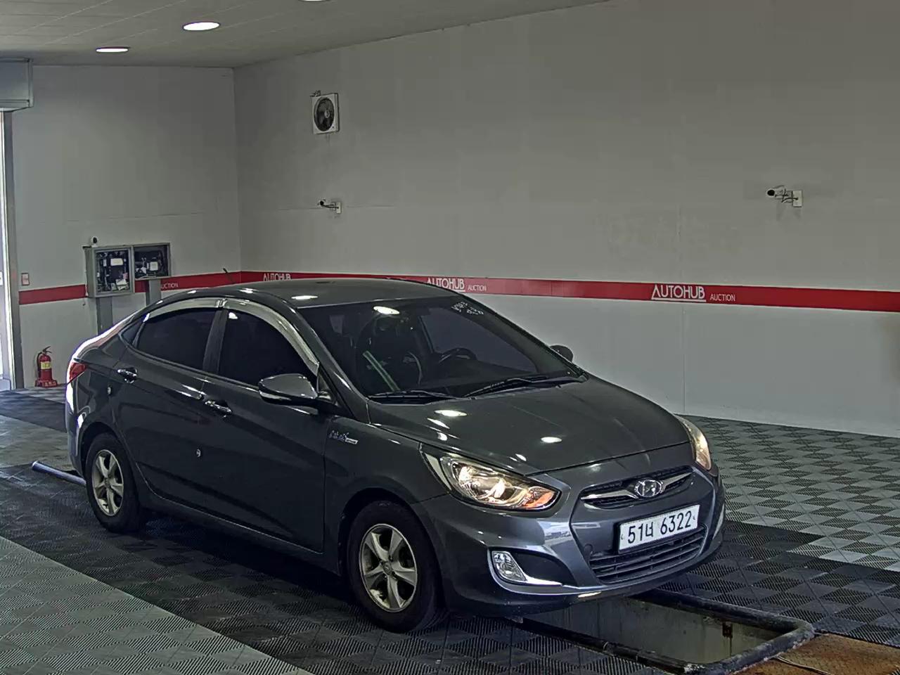 2012 - hyundai accent
