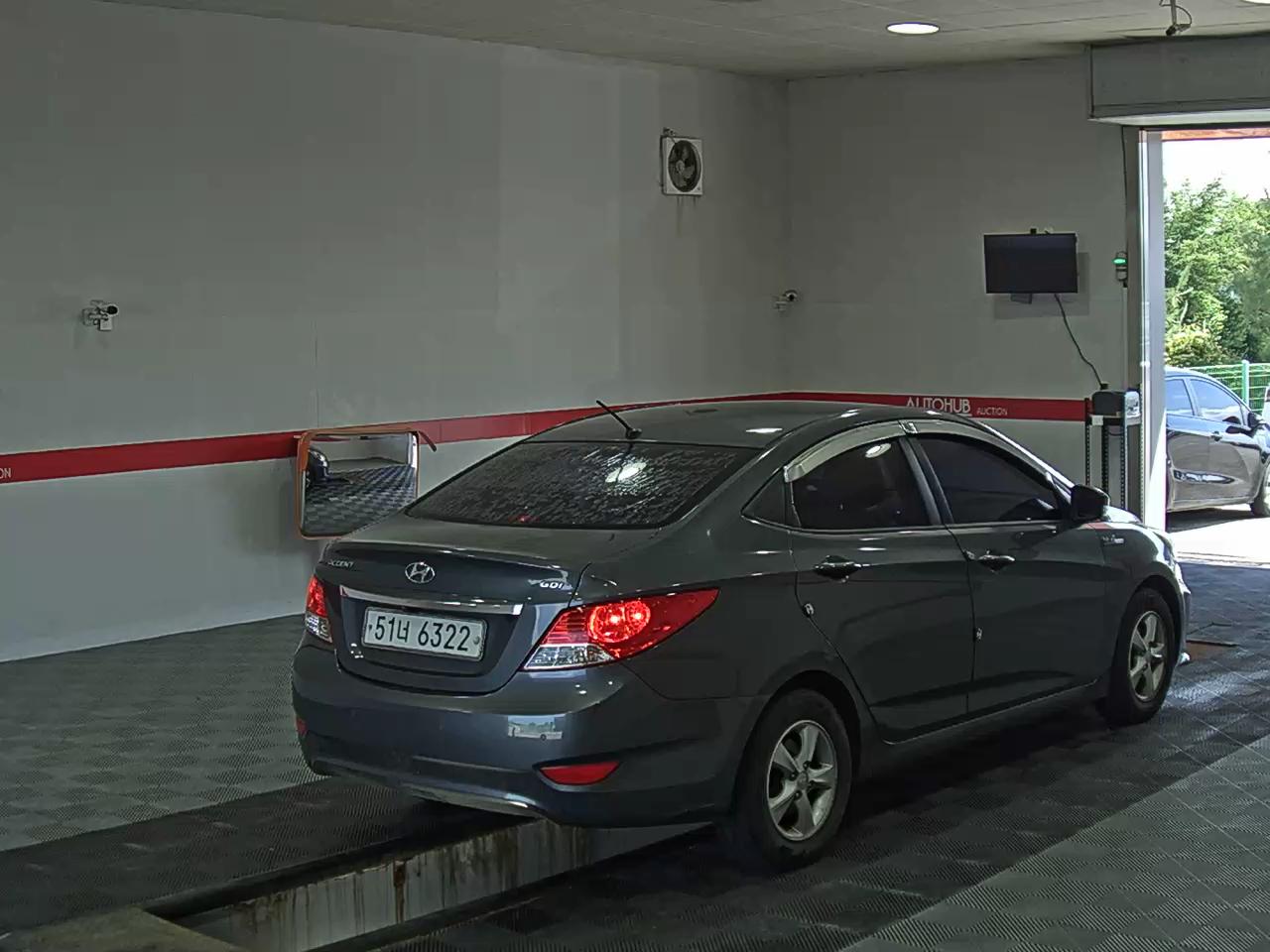 2012 - hyundai accent
