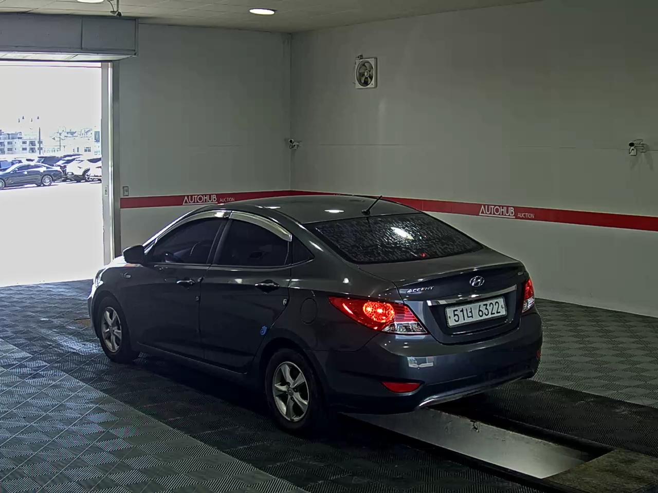 2012 - hyundai accent