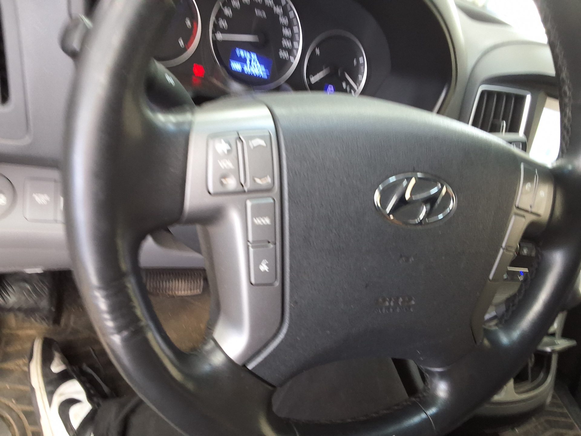 2019 - hyundai grand starex