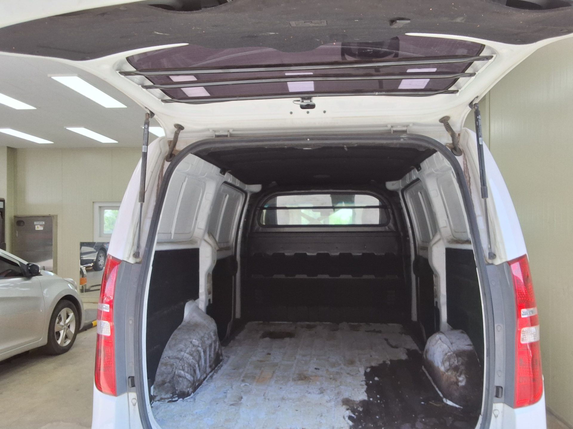 2019 - hyundai grand starex