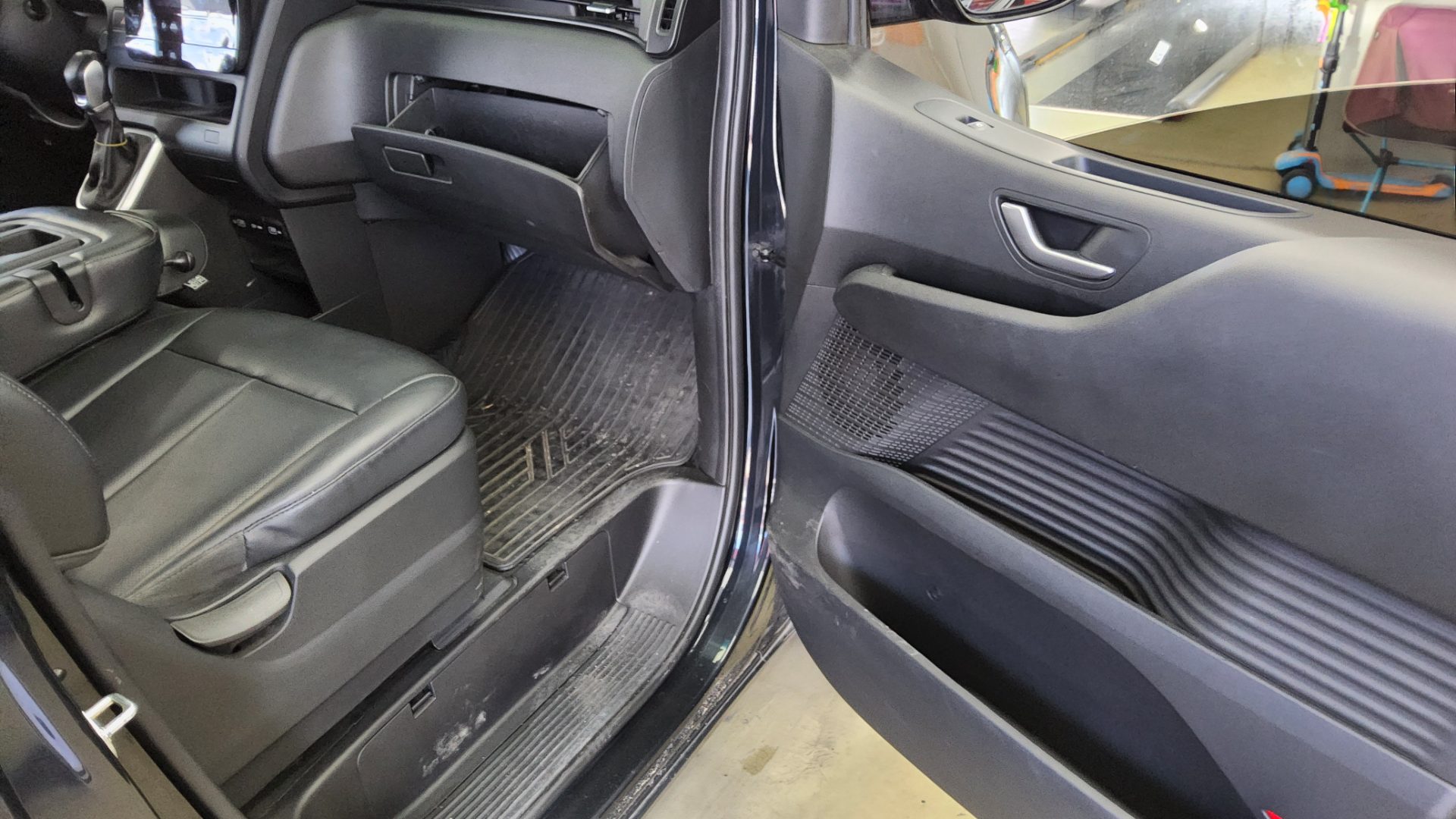 2022 - hyundai staria