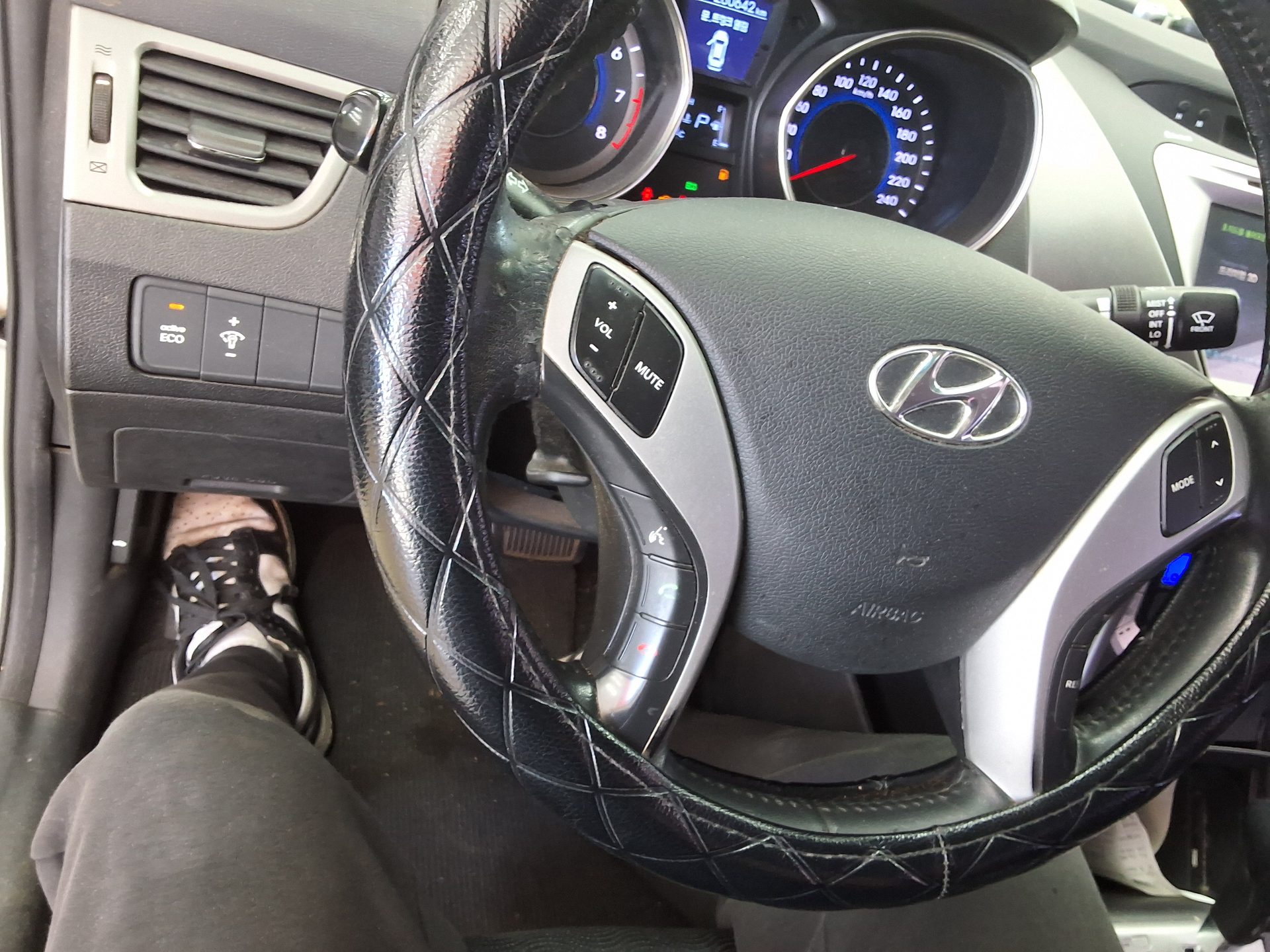 2012 - hyundai avante