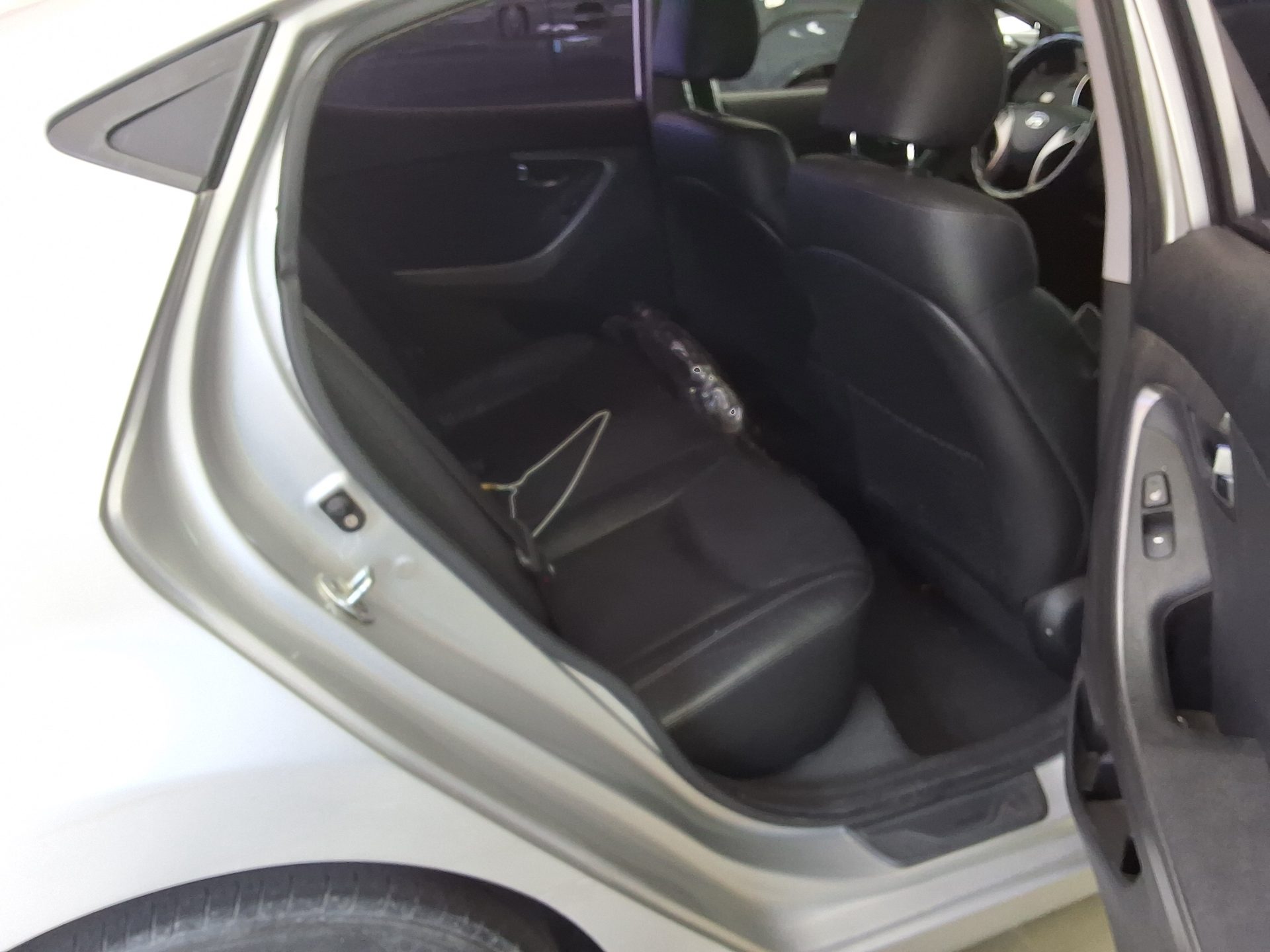 2012 - hyundai avante