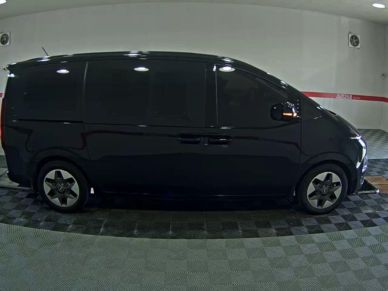 2022 - hyundai staria