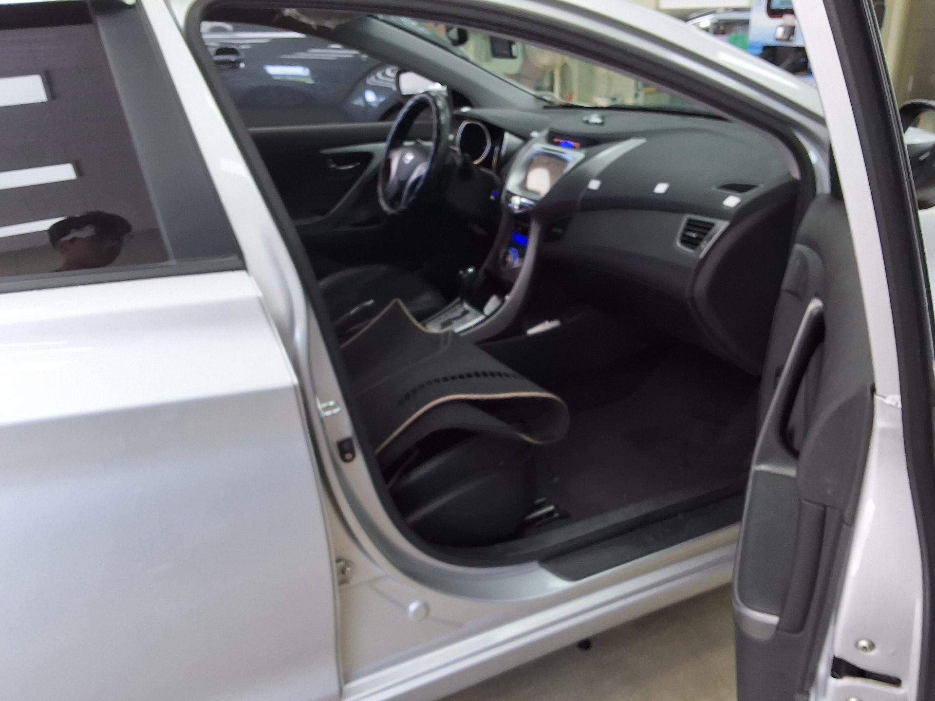 2012 - hyundai avante