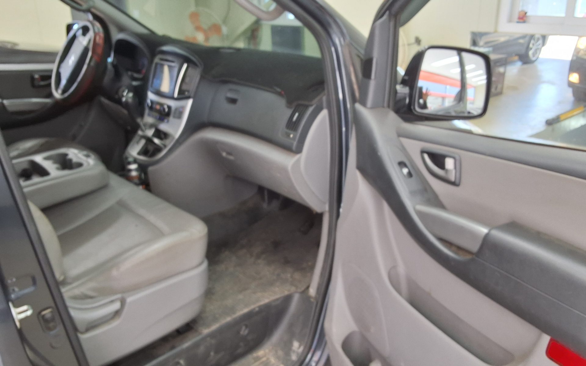 2017 - hyundai grand starex