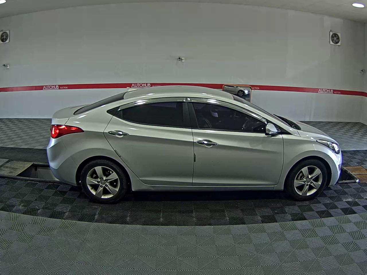 2012 - hyundai avante