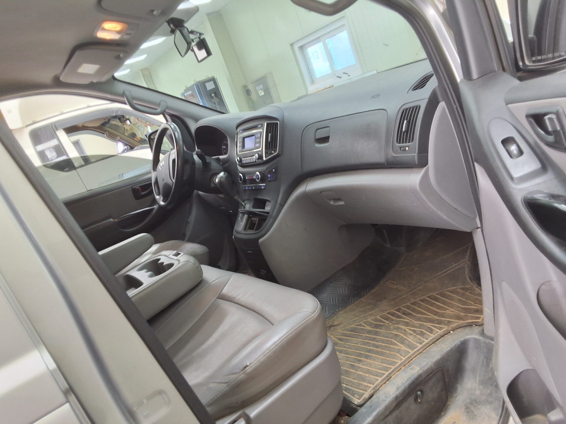 2019 - hyundai grand starex