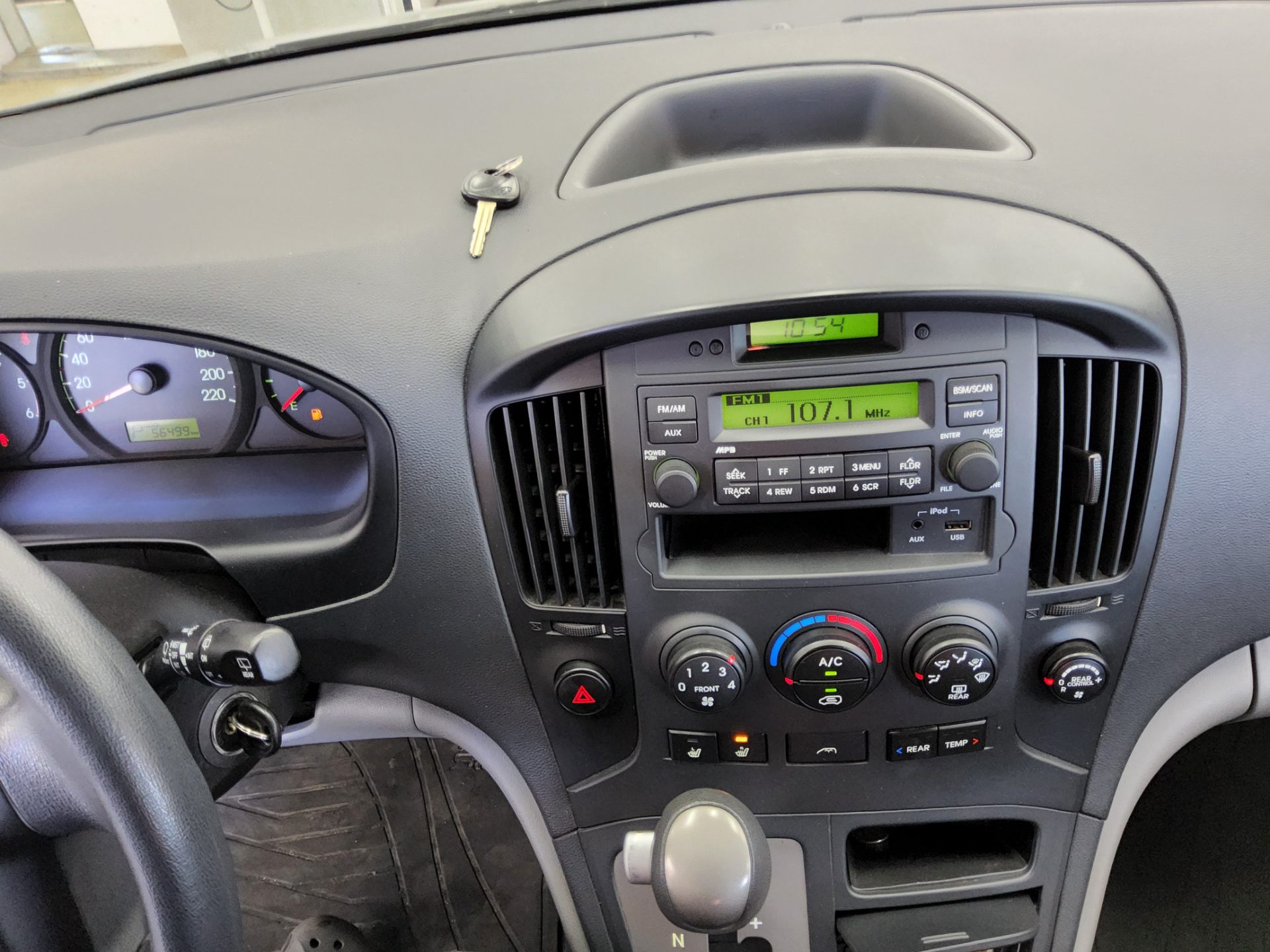 2011 - hyundai grand starex