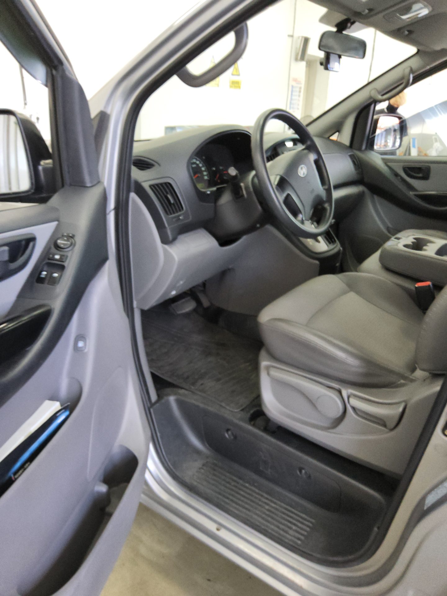 2011 - hyundai grand starex
