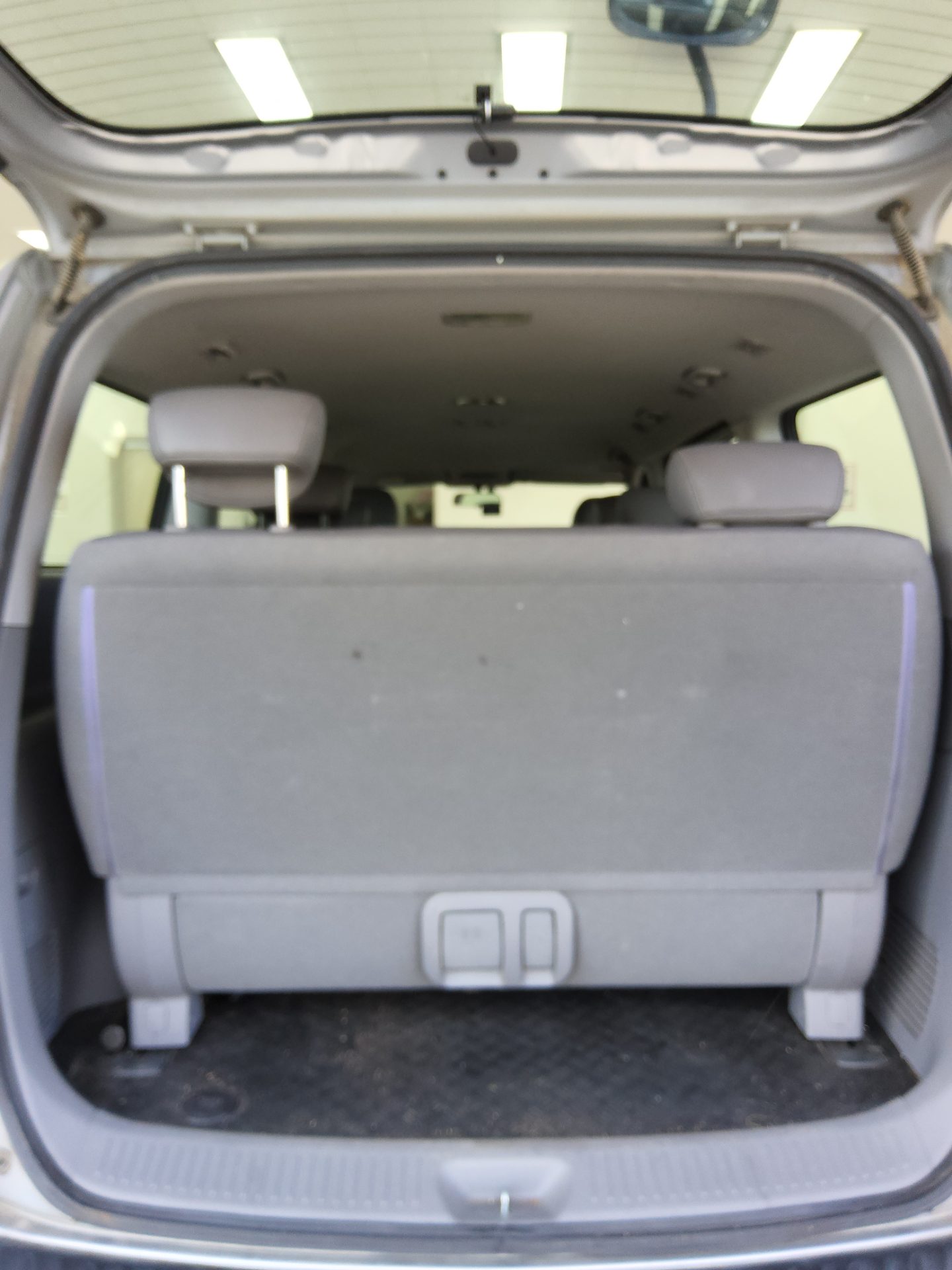 2011 - hyundai grand starex