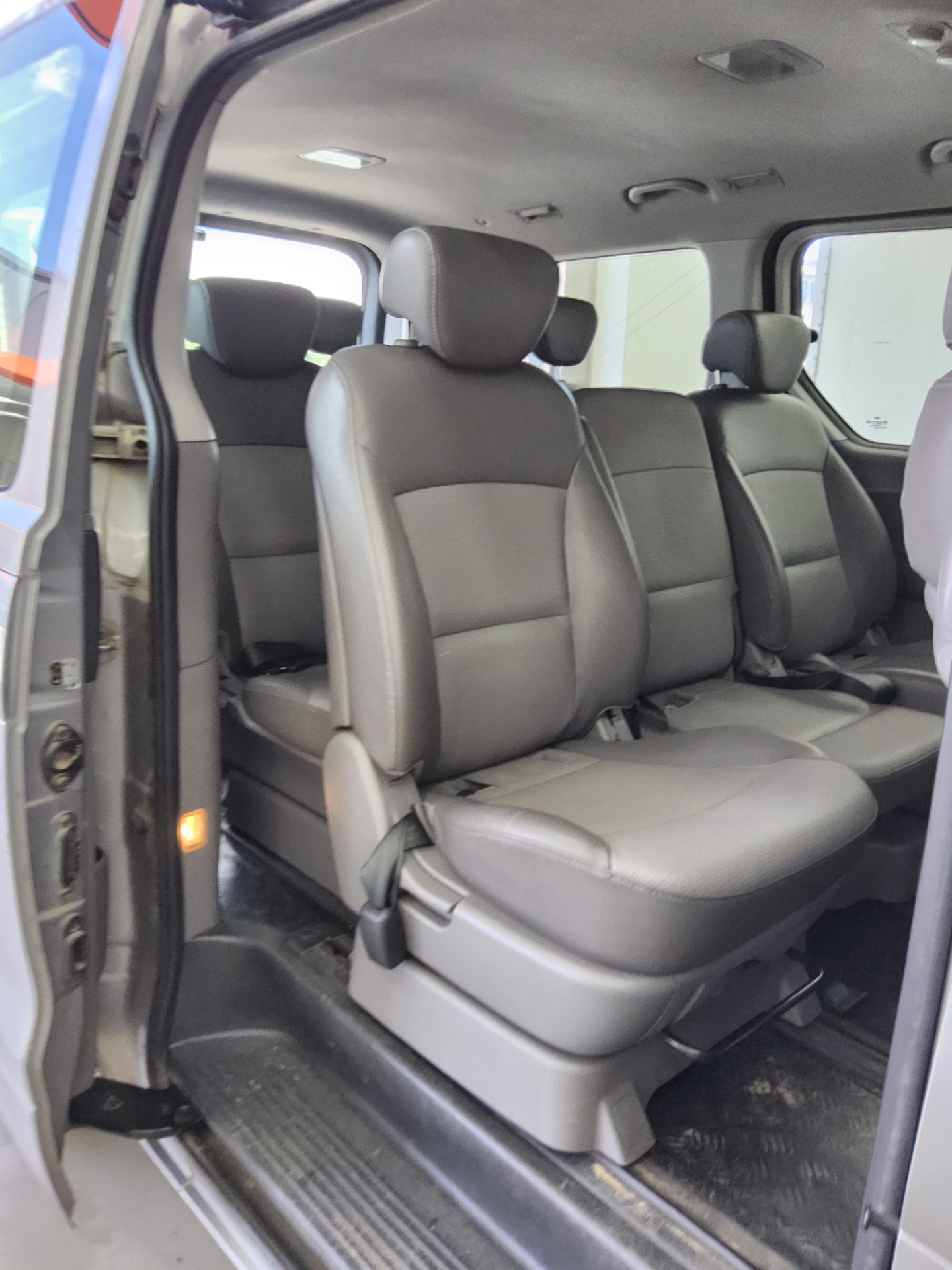 2011 - hyundai grand starex
