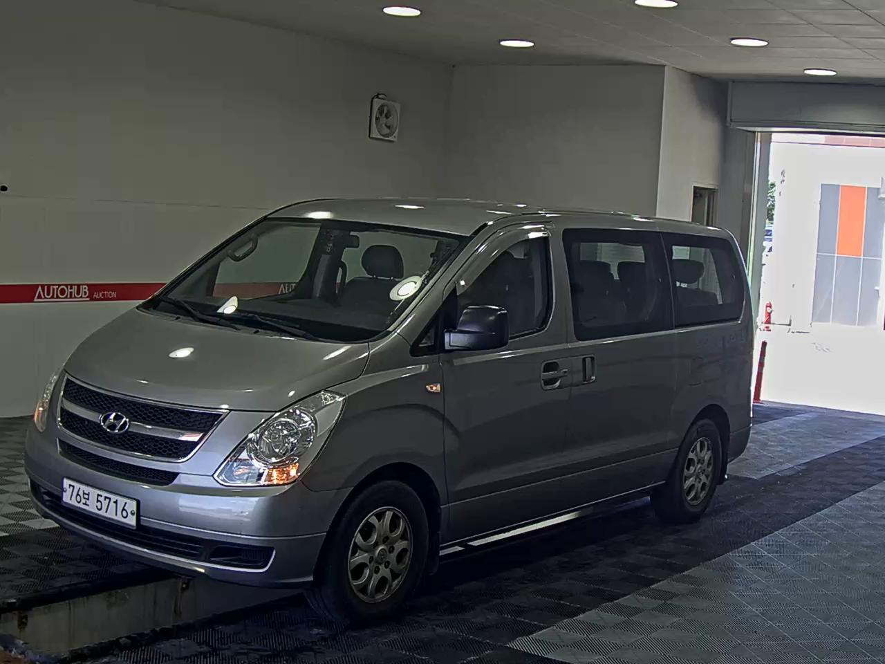 2011 - hyundai grand starex