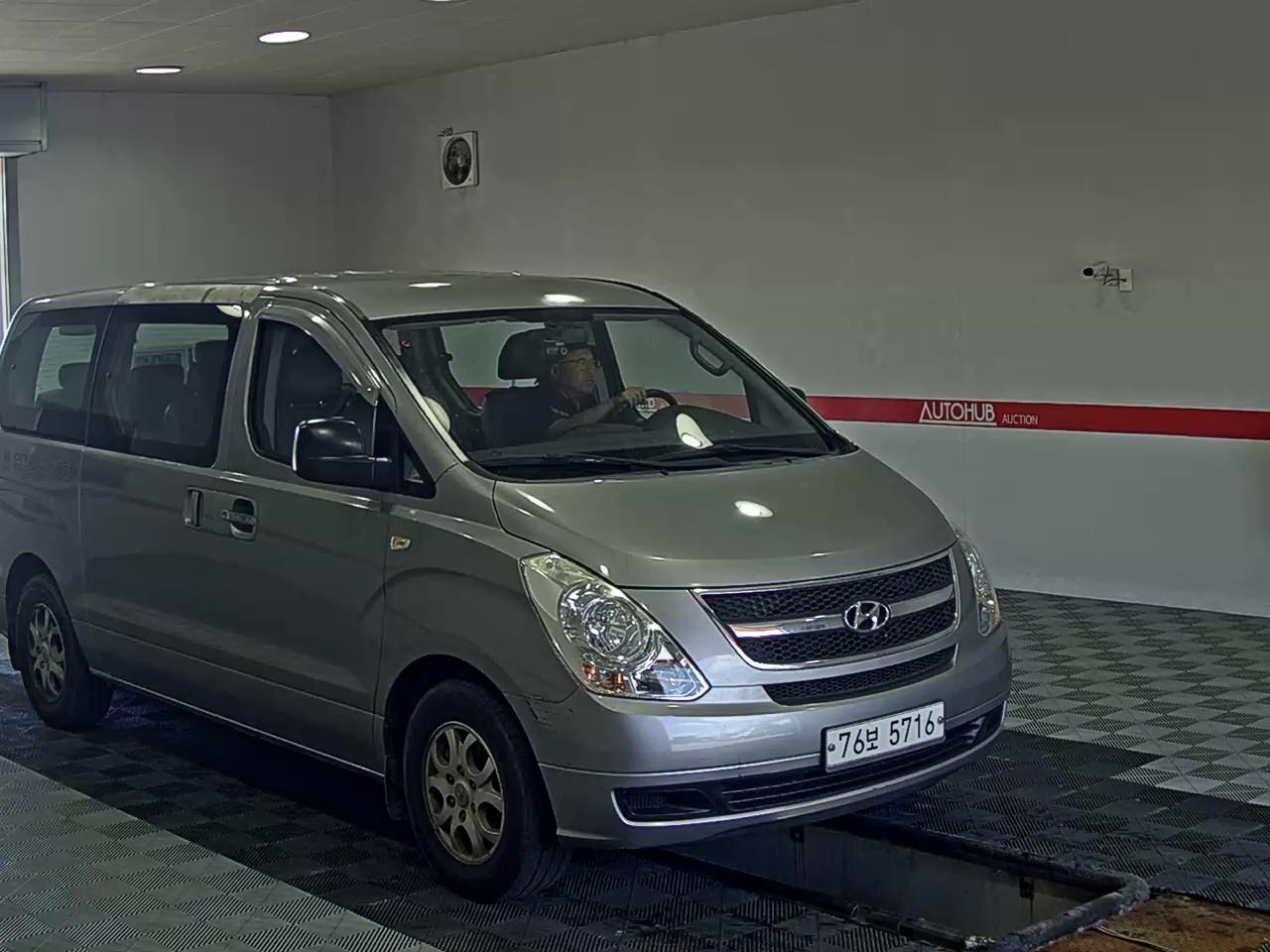 2011 - hyundai grand starex