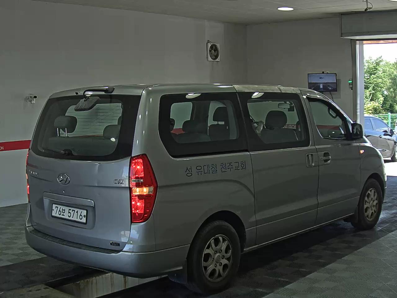 2011 - hyundai grand starex
