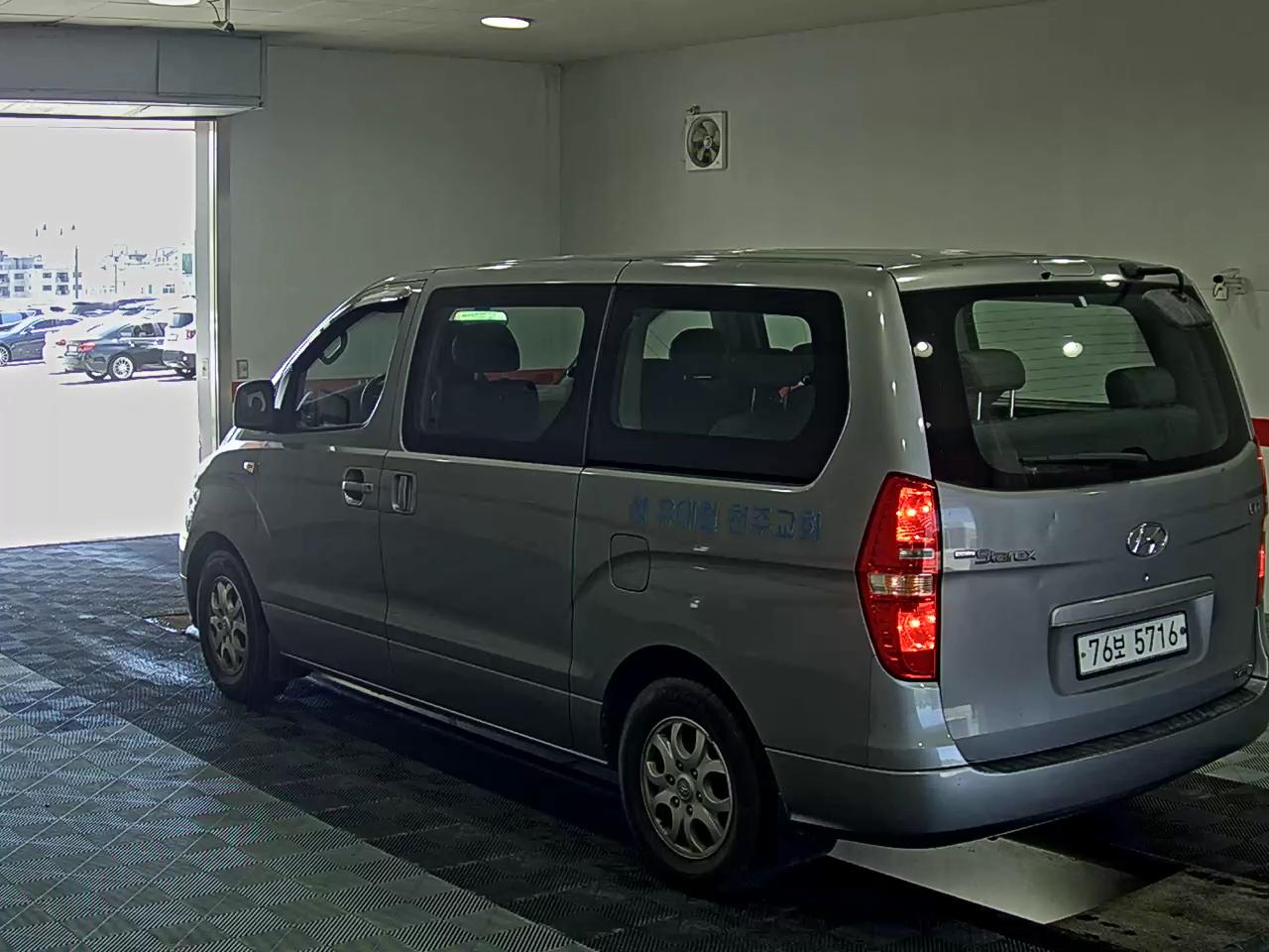 2011 - hyundai grand starex