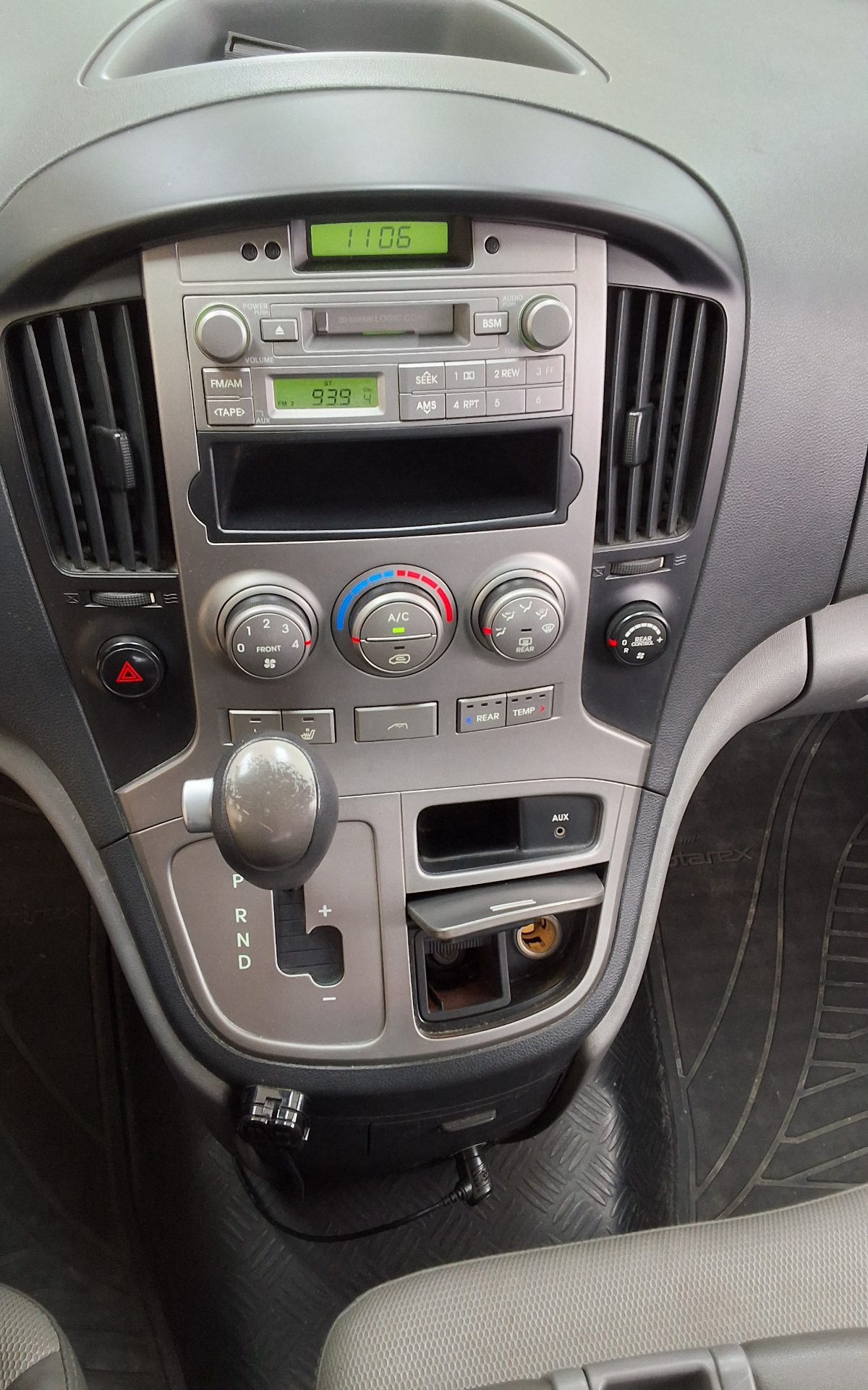 2009 - hyundai grand starex