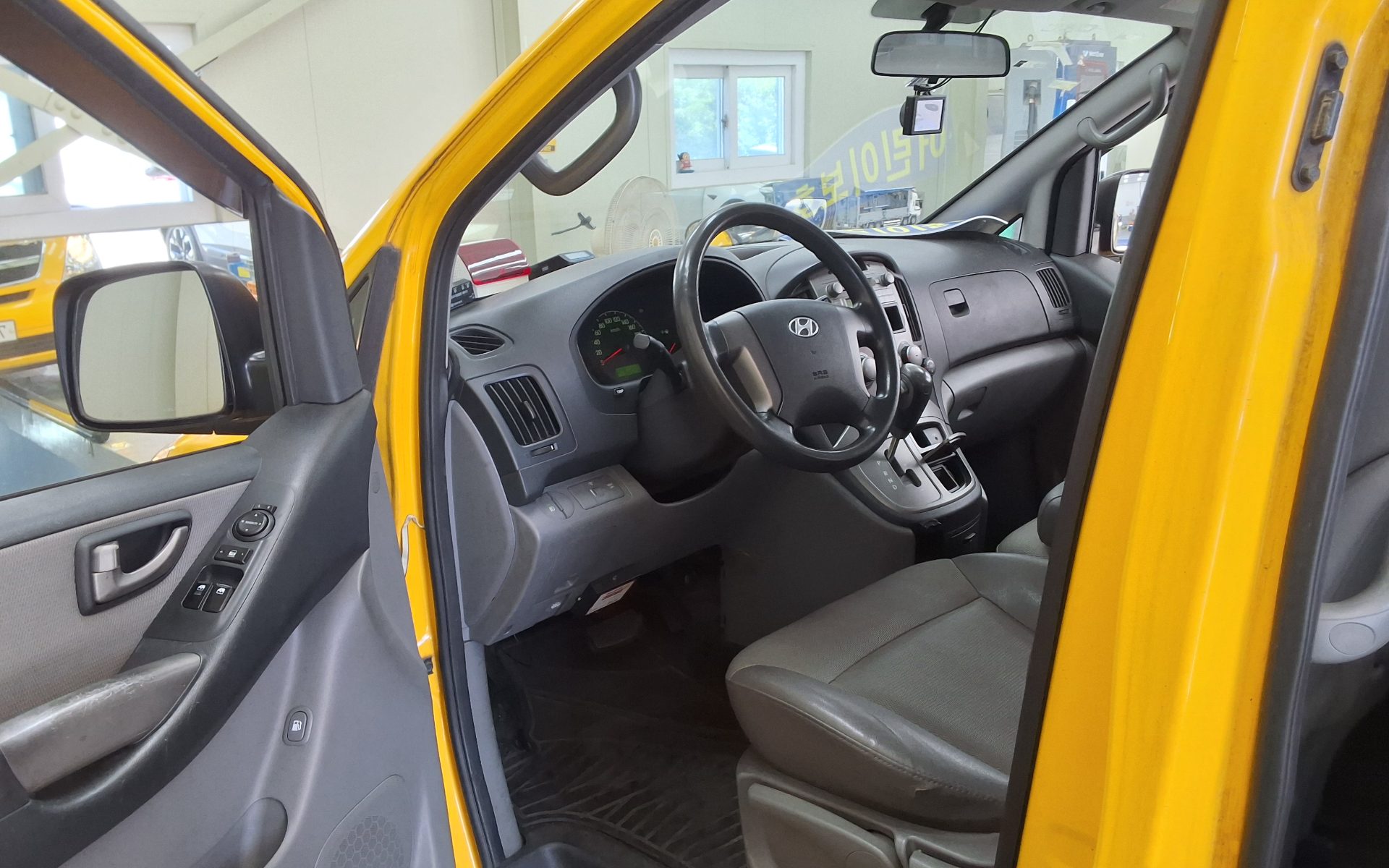 2009 - hyundai grand starex