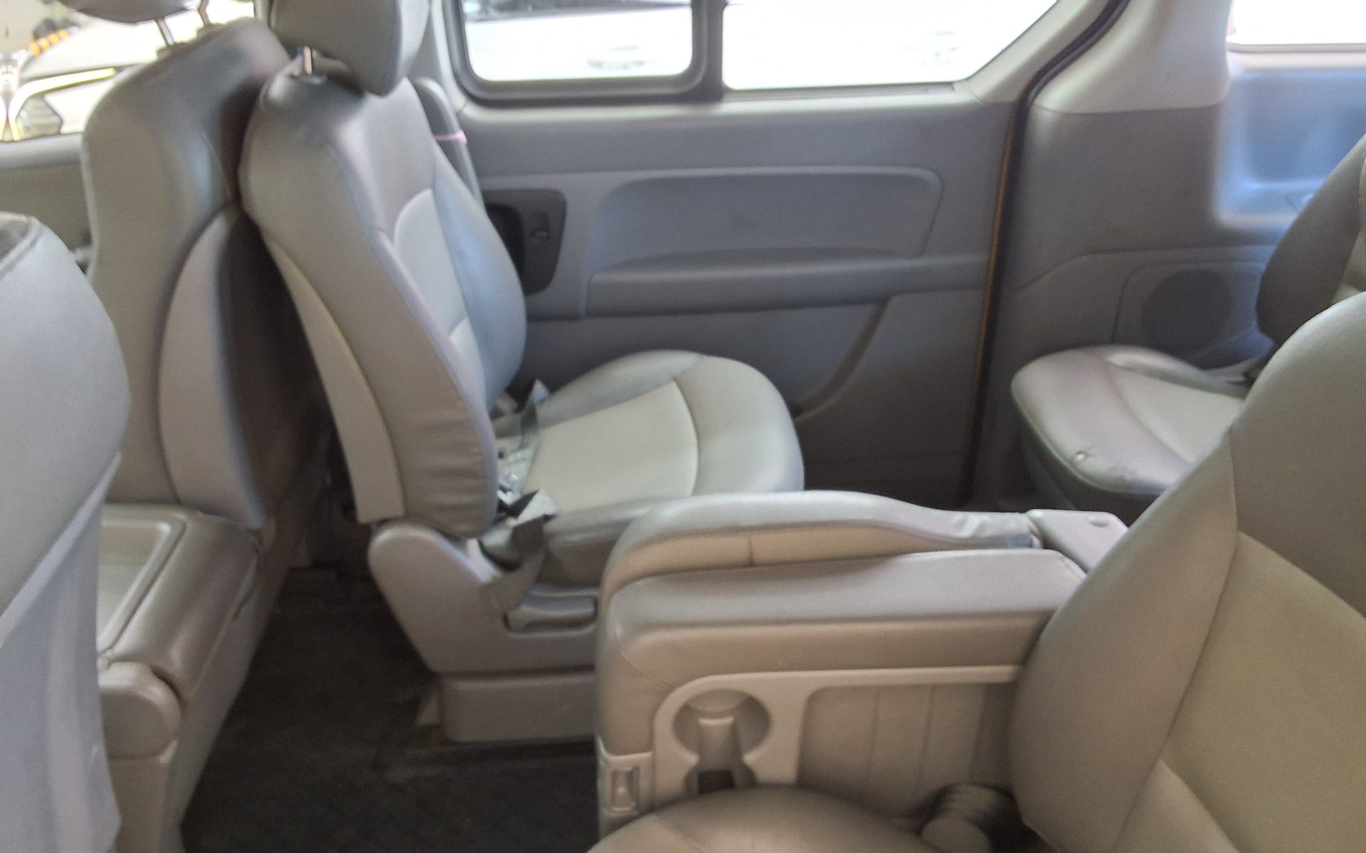 2009 - hyundai grand starex