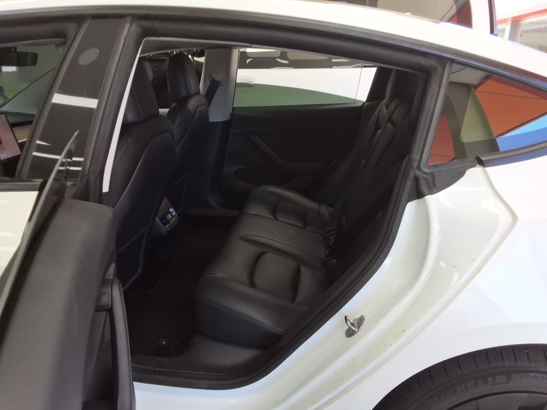 2022 - tesla model 3