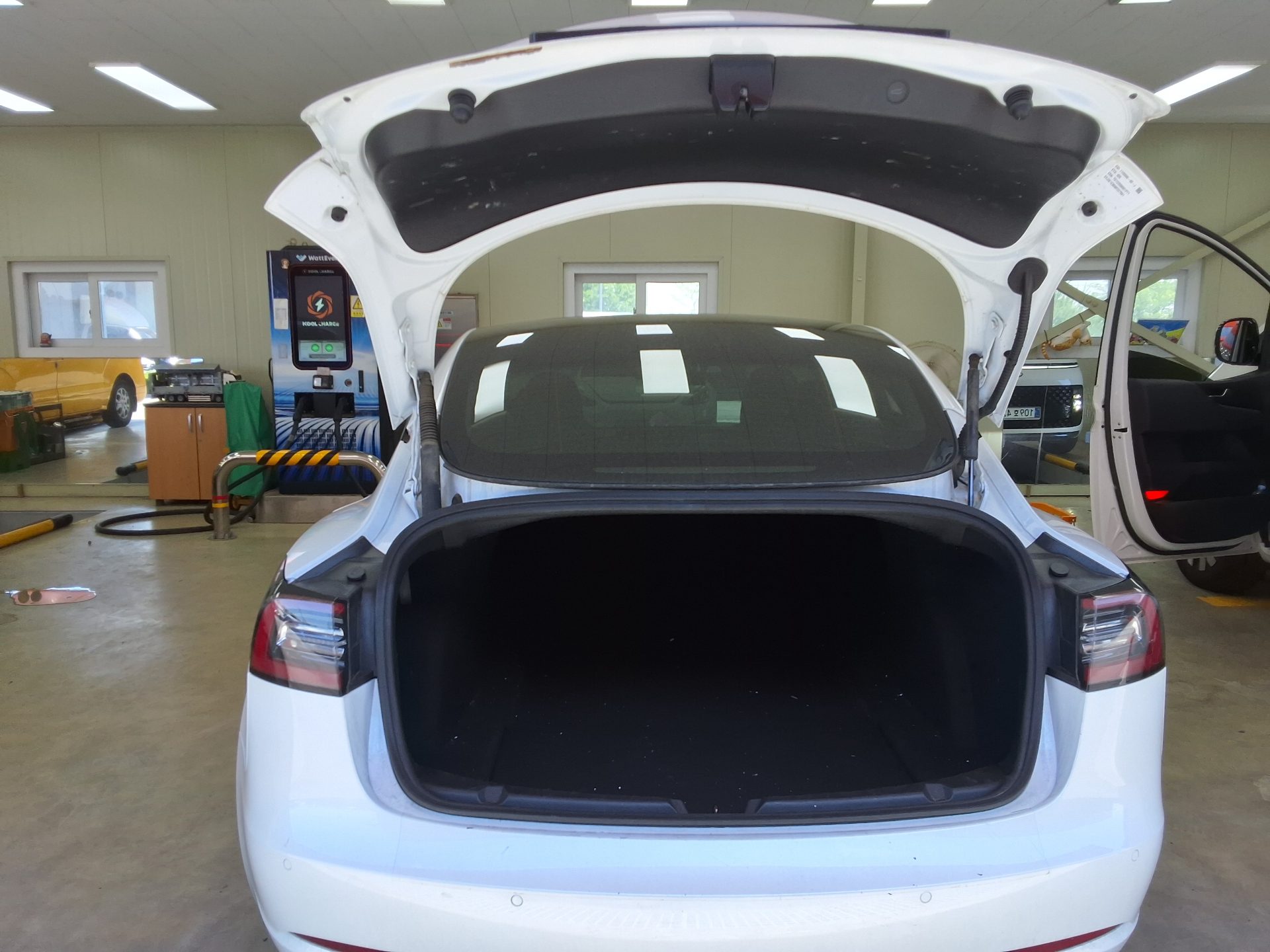 2022 - tesla model 3