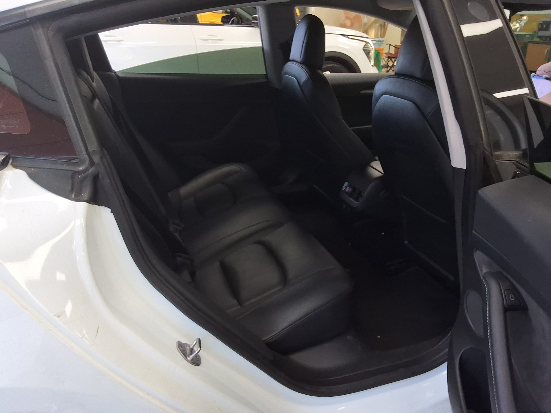 2022 - tesla model 3