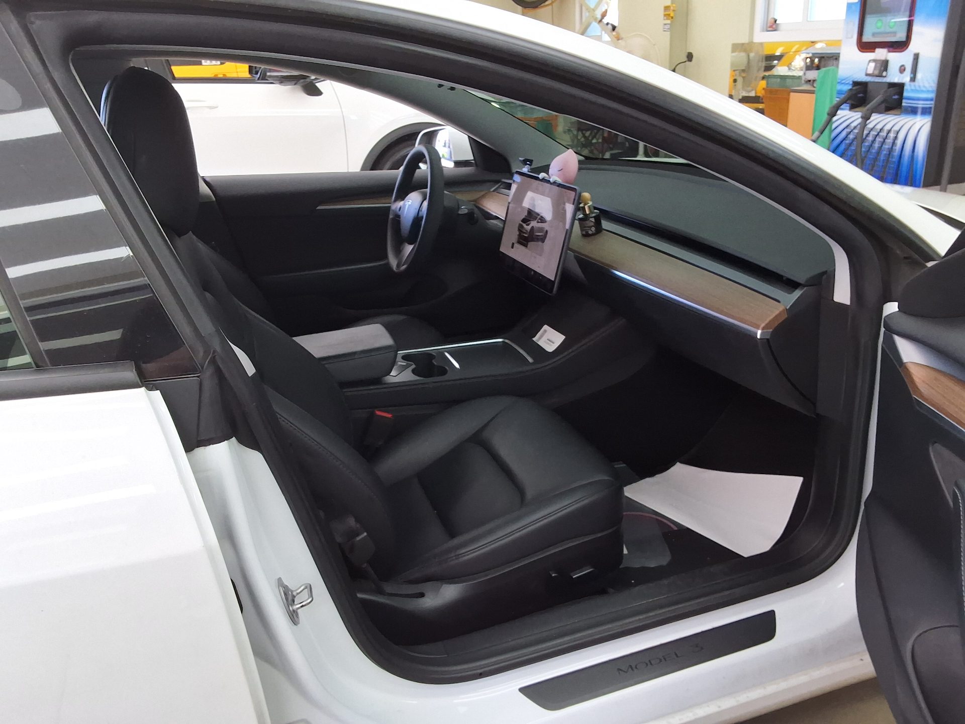 2022 - tesla model 3